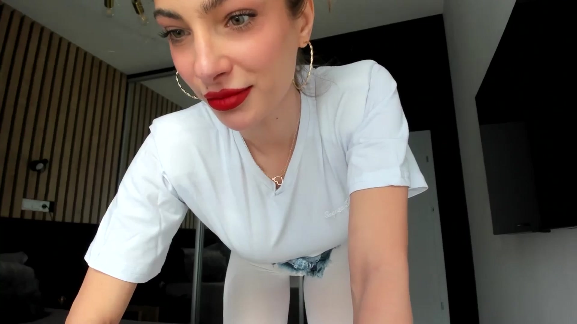 Gallery image thumbnail from DennyA's myfreecams stream on, 04/19/2026, 14:47 image 4 of 20