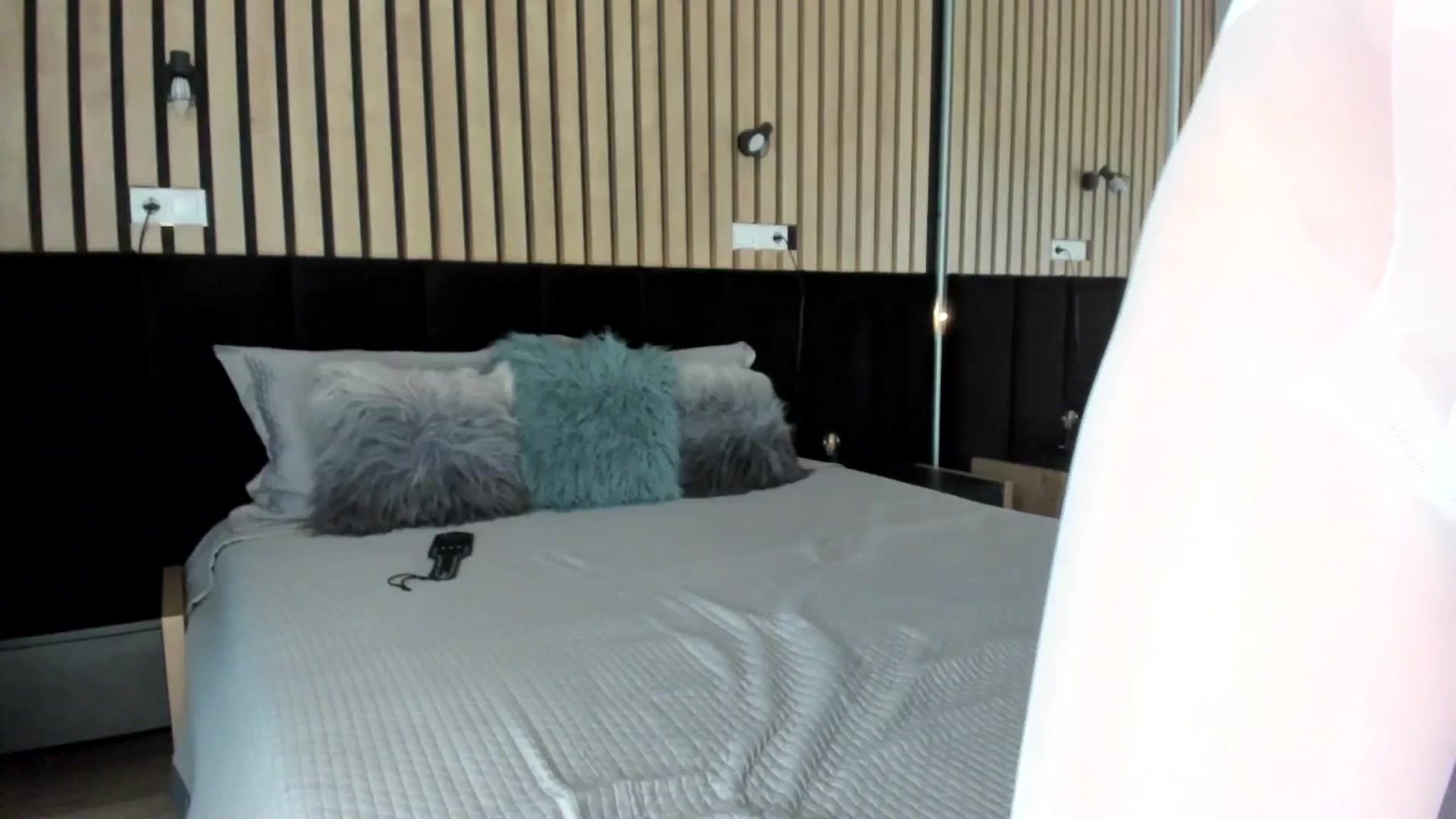 Gallery image thumbnail from DennyA's myfreecams stream on, 04/19/2026, 16:29 image 13 of 20