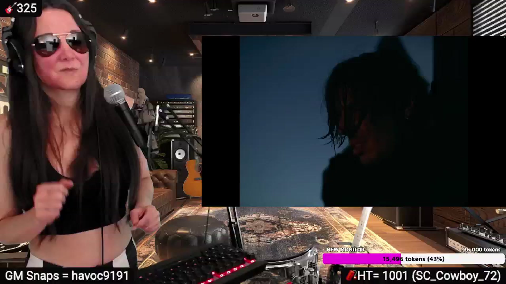 Gallery image thumbnail from DesZeppelin's myfreecams stream on, 05/19/2024, 08:27 image 1 of 20