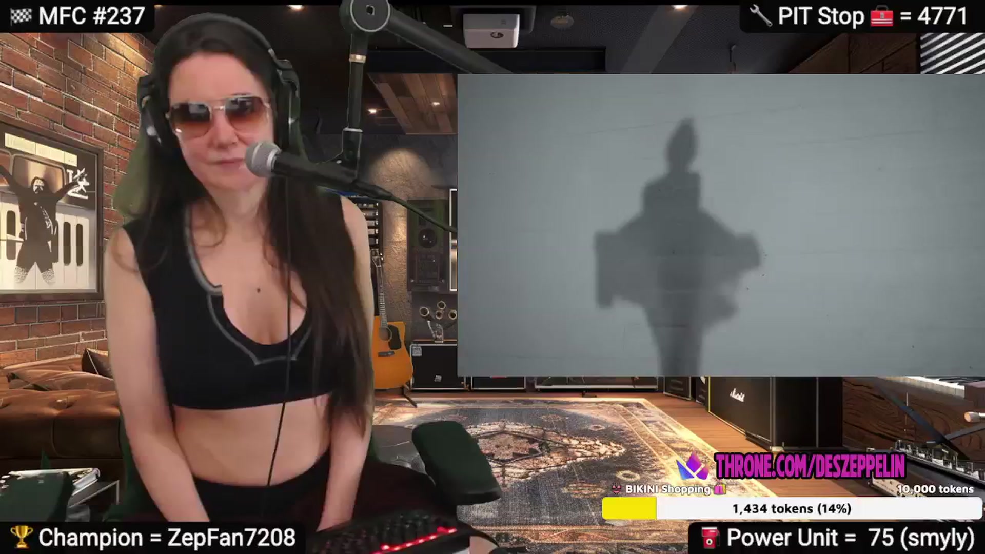 Gallery image thumbnail from DesZeppelin's myfreecams stream on, 02/18/2025, 07:15 image 16 of 20