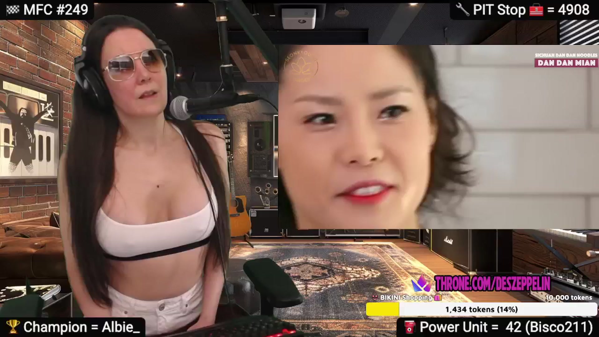 Gallery image thumbnail from DesZeppelin's myfreecams stream on, 02/19/2025, 07:04 image 5 of 20