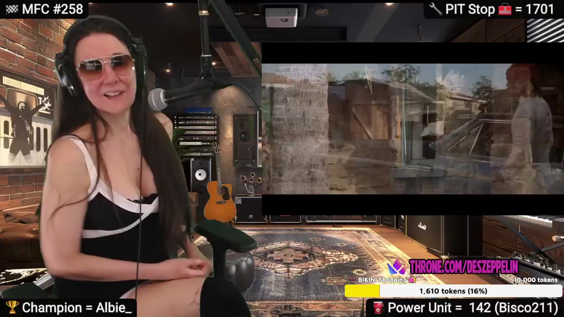 Gallery image thumbnail from DesZeppelin's myfreecams stream on, 02/23/2025, 10:23 image 11 of 20