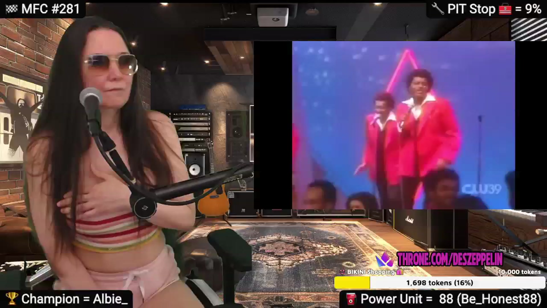 Gallery image thumbnail from DesZeppelin's myfreecams stream on, 02/25/2025, 06:45 image 17 of 20