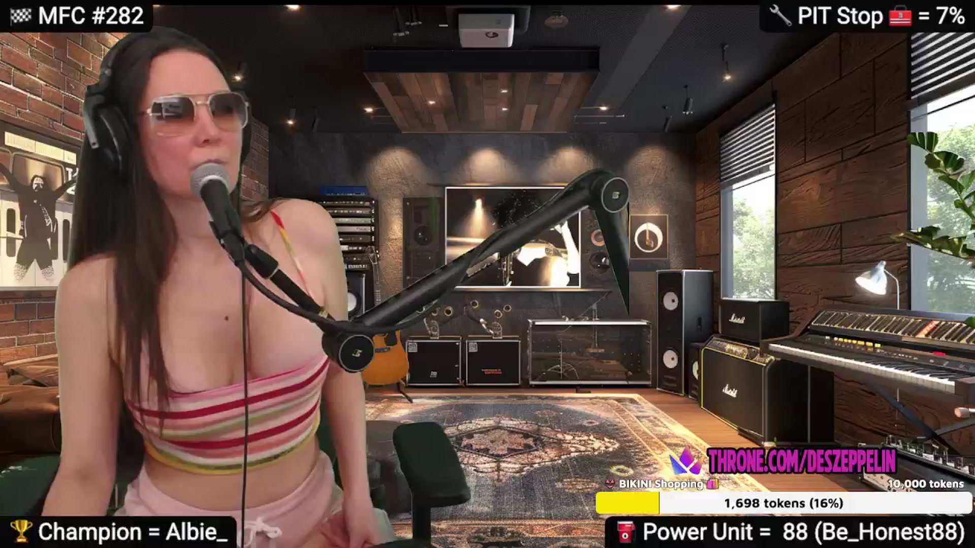 Gallery image thumbnail from DesZeppelin's myfreecams stream on, 02/25/2025, 06:45 image 6 of 20