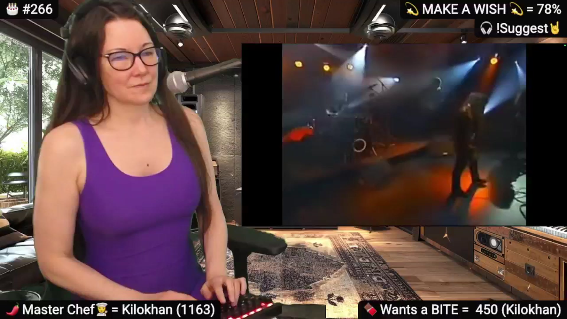Gallery image thumbnail from DesZeppelin's myfreecams stream on, 06/24/2025, 02:06 image 13 of 20