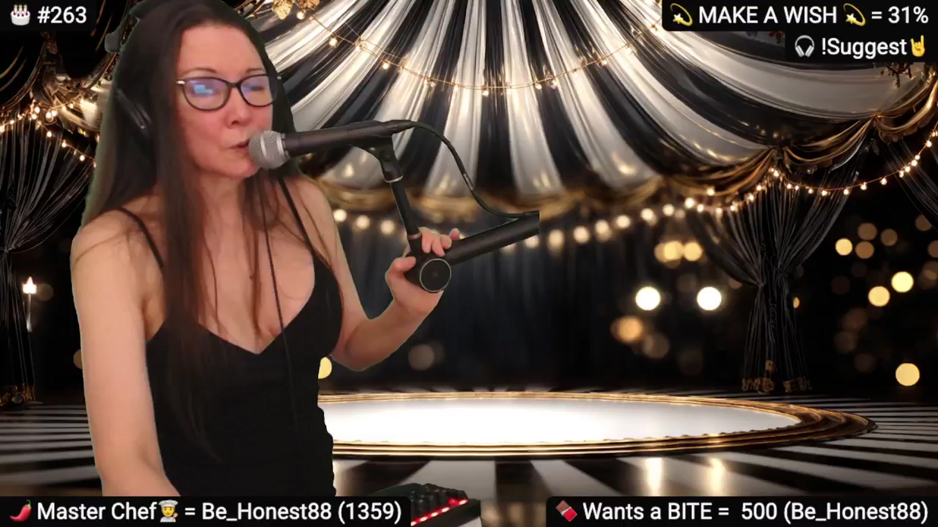 Gallery image thumbnail from DesZeppelin's myfreecams stream on, 06/26/2025, 08:17 image 6 of 20
