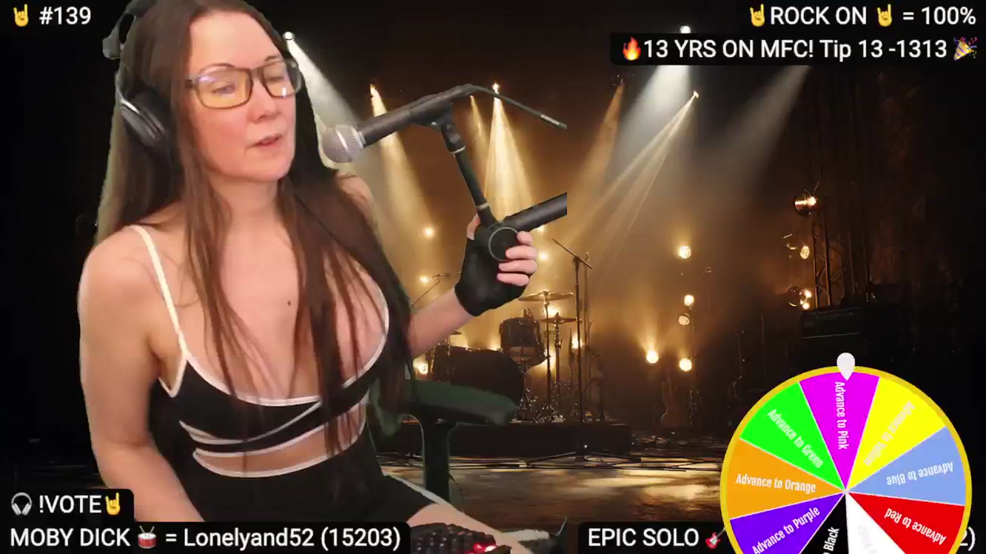 Gallery image thumbnail from DesZeppelin's myfreecams stream on, 07/27/2025, 08:31 image 7 of 20