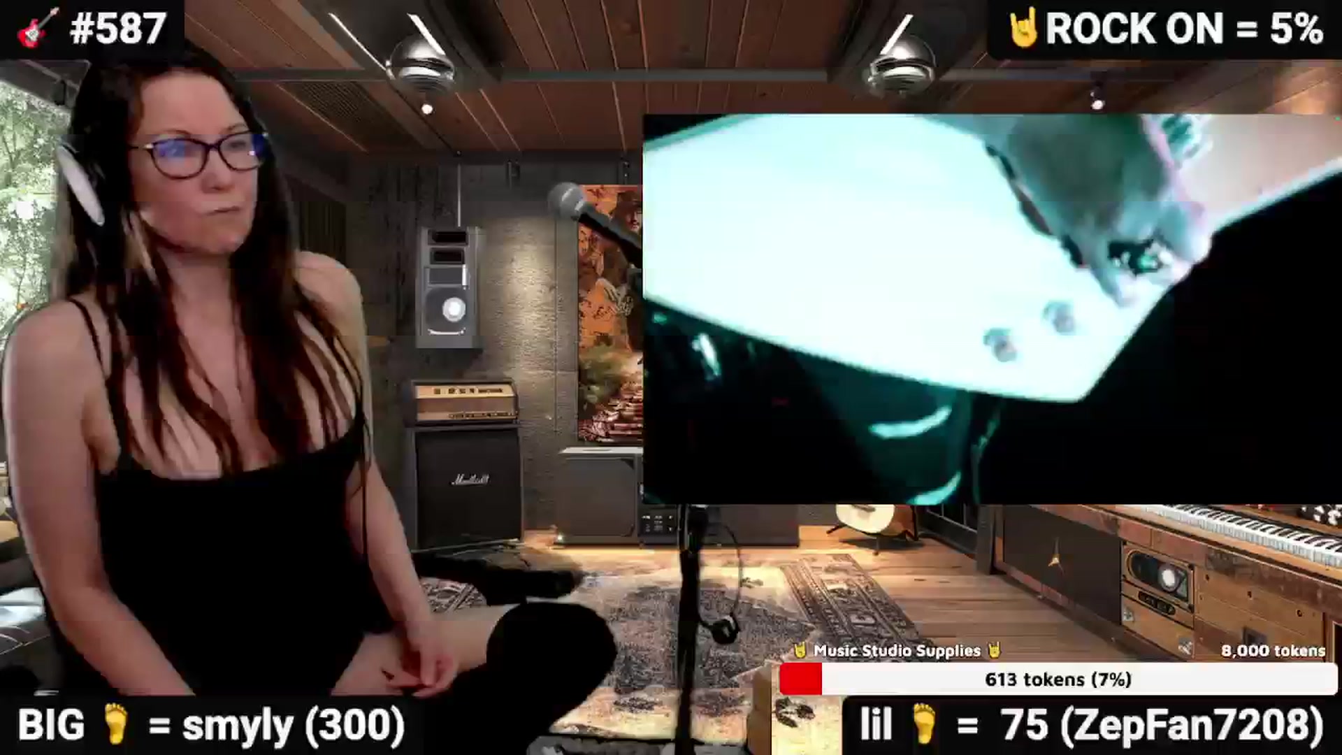 Gallery image thumbnail from DesZeppelin's myfreecams stream on, 11/04/2025, 01:40 image 1 of 20