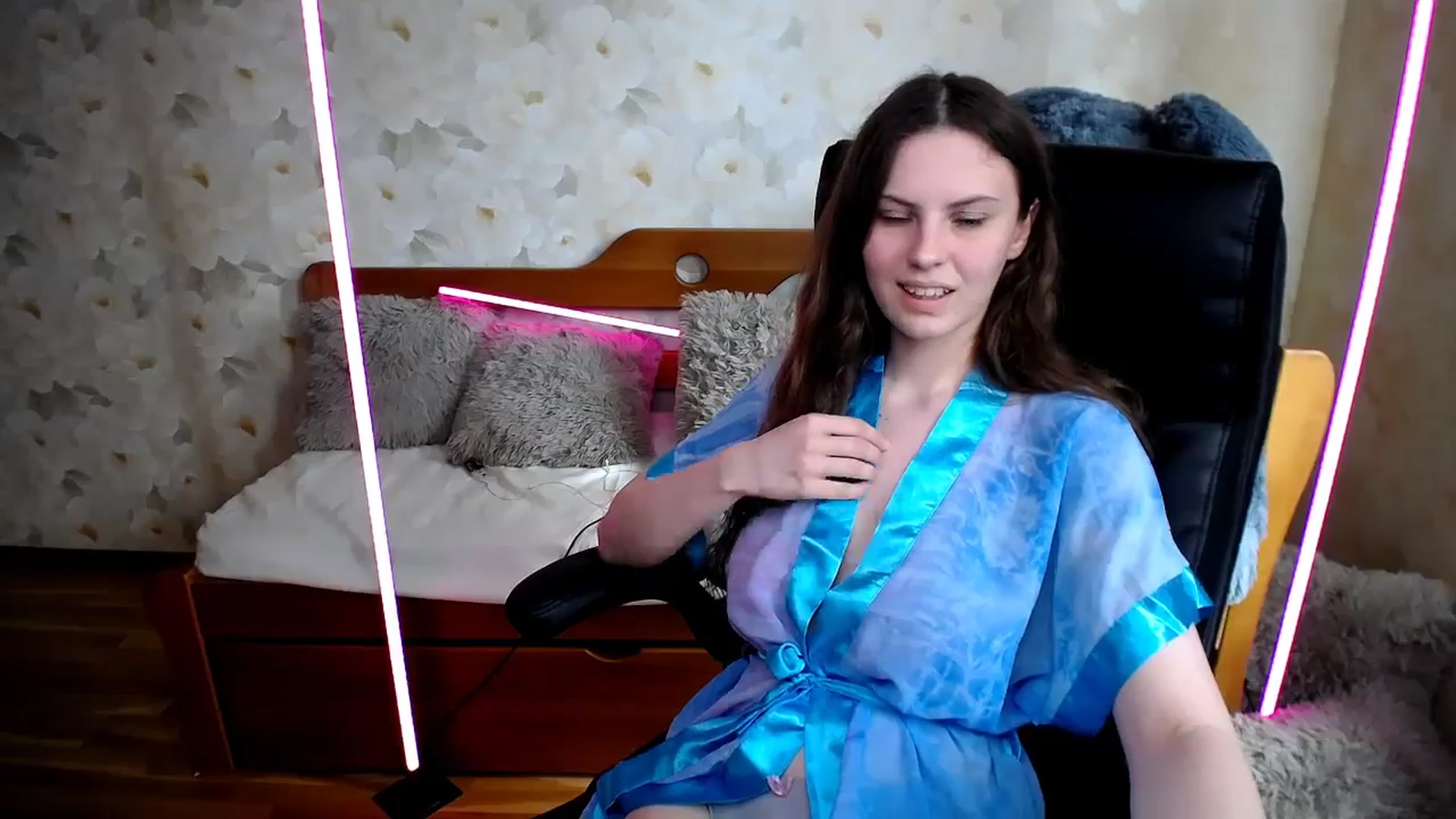 Gallery image thumbnail from Desaura_Lora's myfreecams stream on, 05/18/2025, 12:41 image 3 of 20