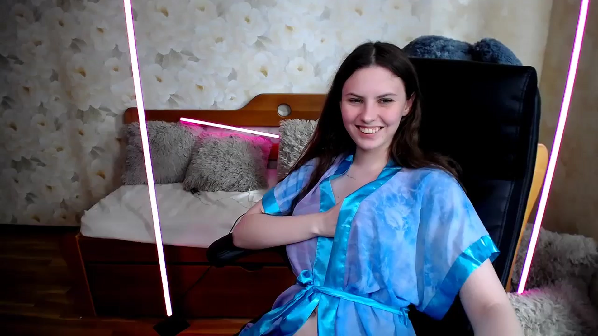 Gallery image thumbnail from Desaura_Lora's myfreecams stream on, 05/18/2025, 12:41 image 7 of 20