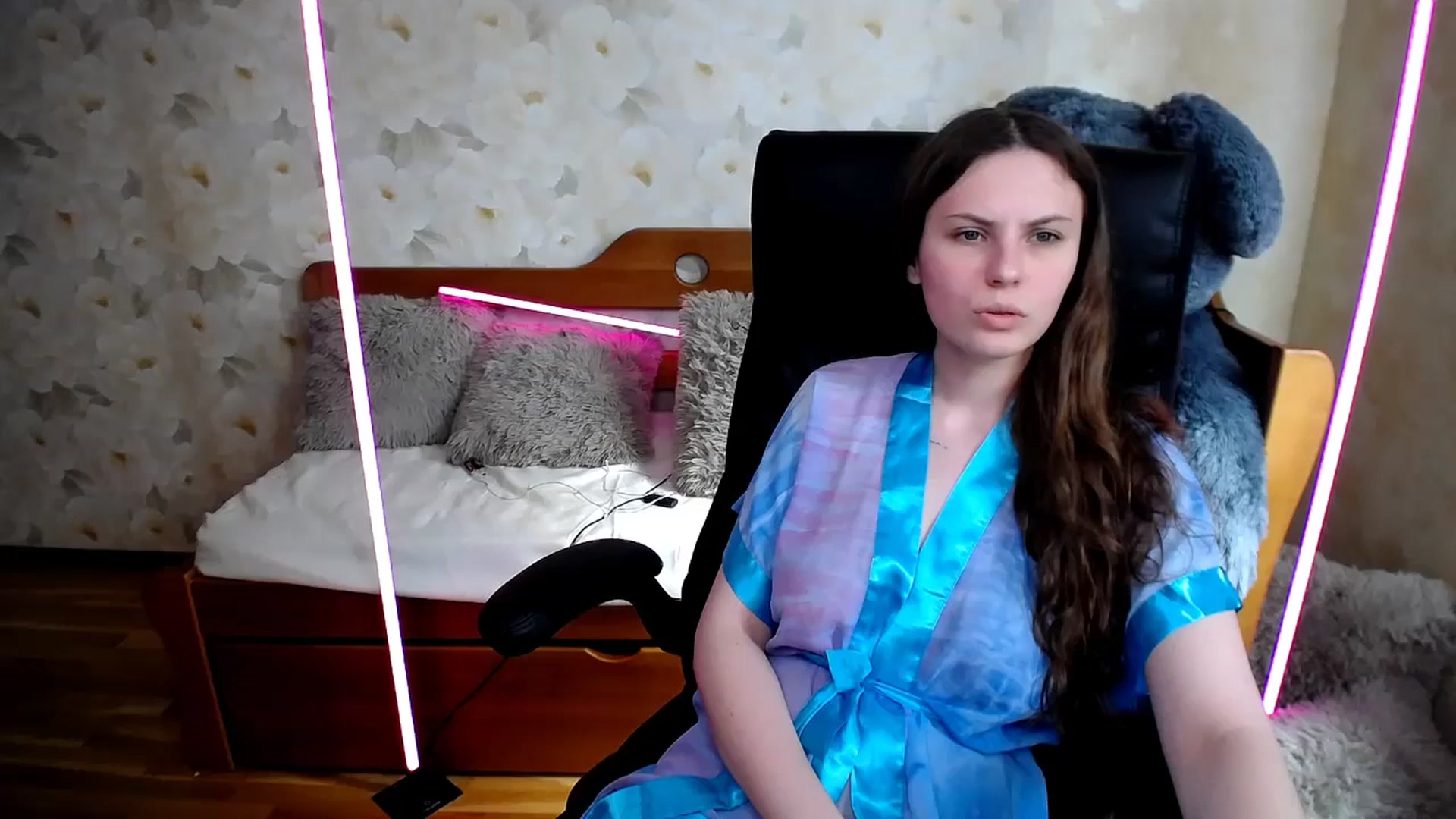 Gallery image thumbnail from Desaura_Lora's myfreecams stream on, 05/18/2025, 12:41 image 17 of 20
