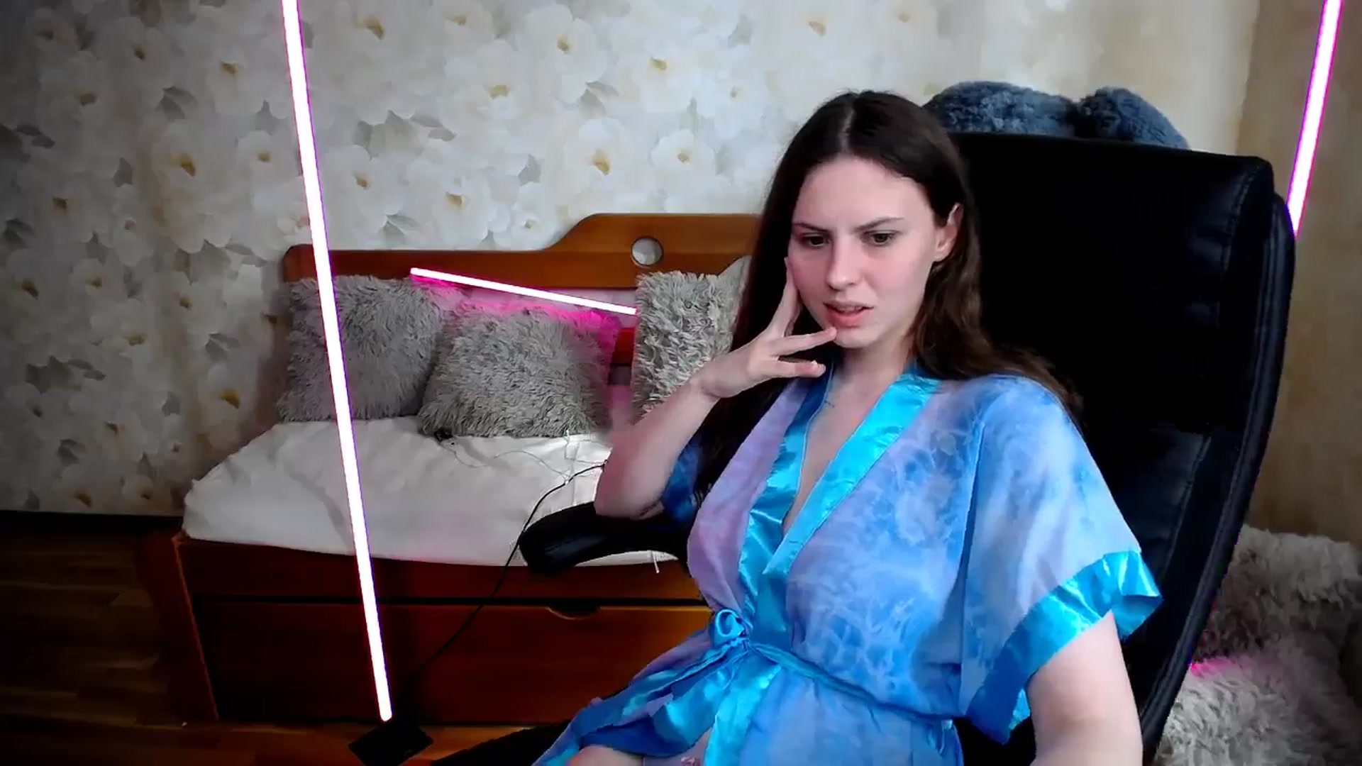 Gallery image thumbnail from Desaura_Lora's myfreecams stream on, 05/18/2025, 12:41 image 4 of 20