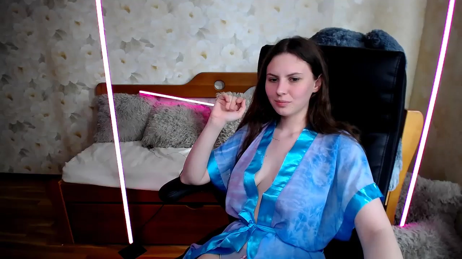 Gallery image thumbnail from Desaura_Lora's myfreecams stream on, 05/18/2025, 12:41 image 10 of 20