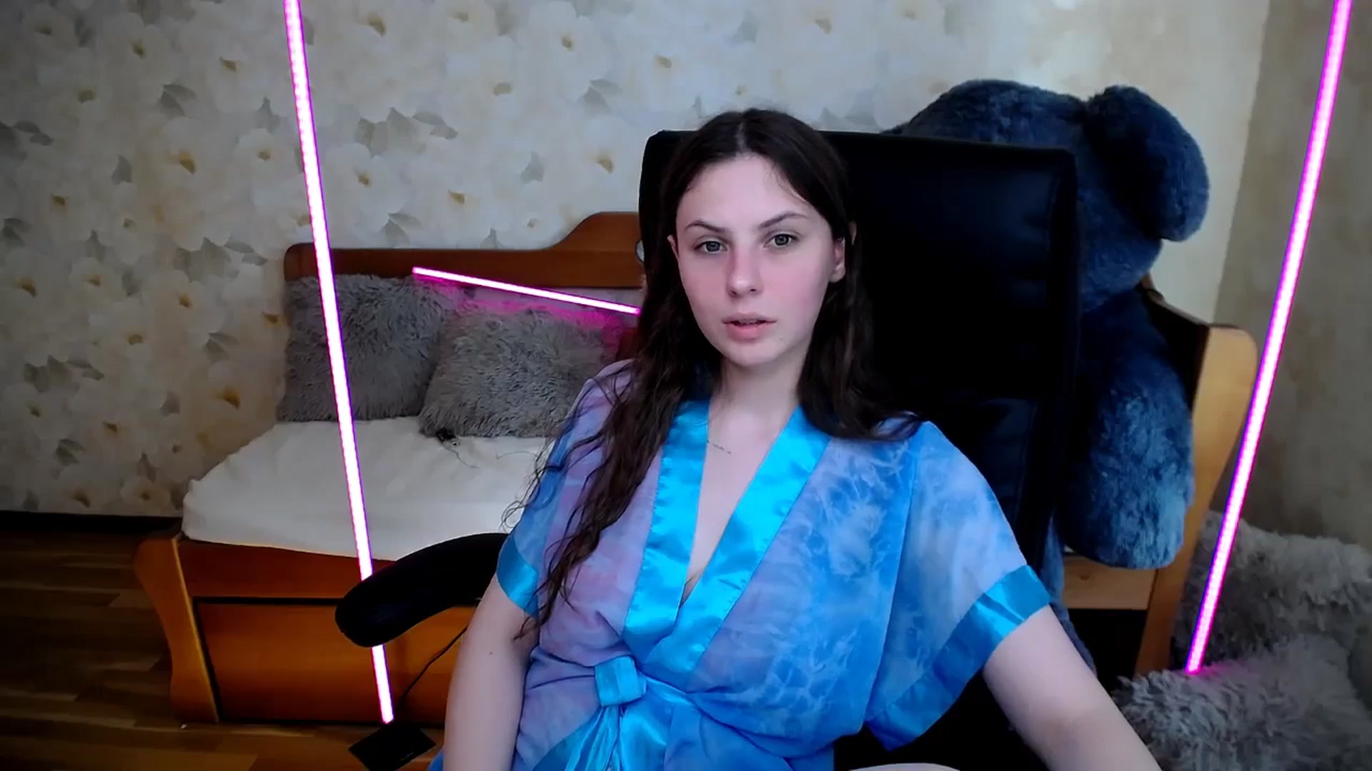 Gallery image thumbnail from Desaura_Lora's myfreecams stream on, 05/18/2025, 14:17 image 5 of 20