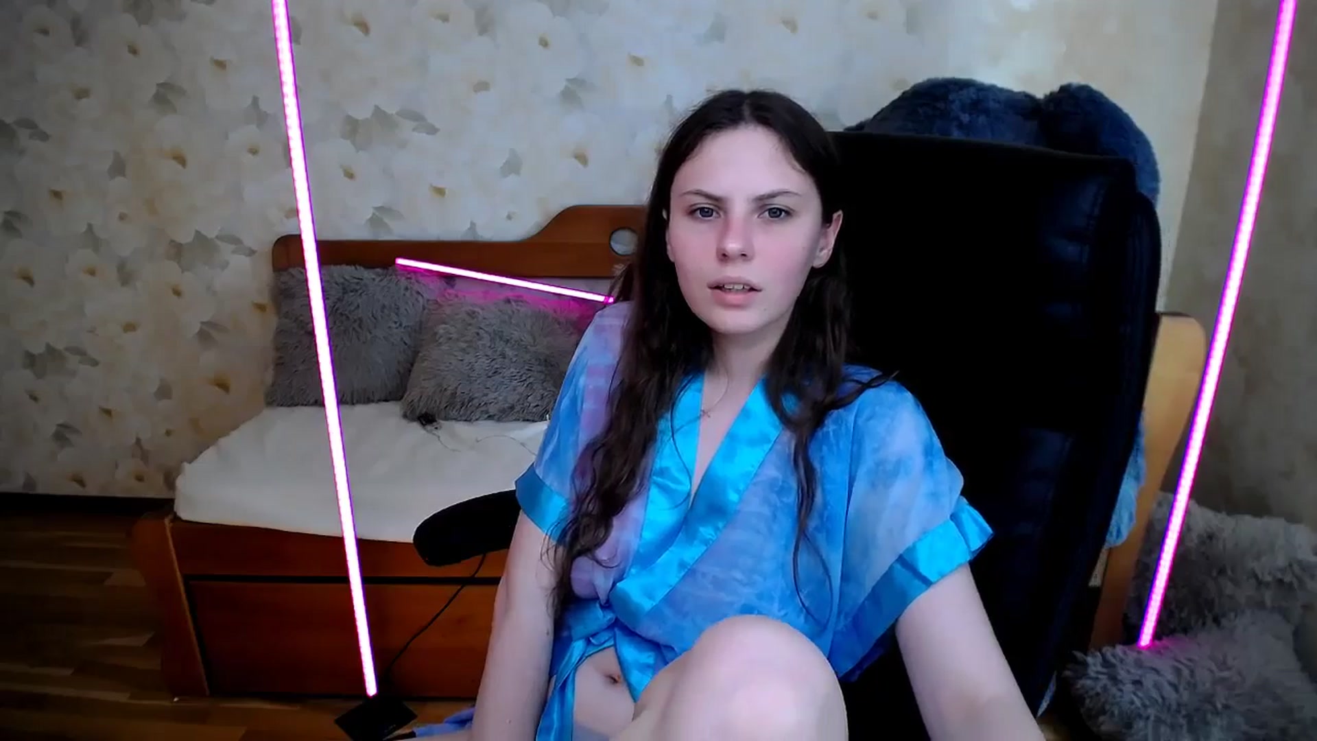 Gallery image thumbnail from Desaura_Lora's myfreecams stream on, 05/18/2025, 14:17 image 11 of 20