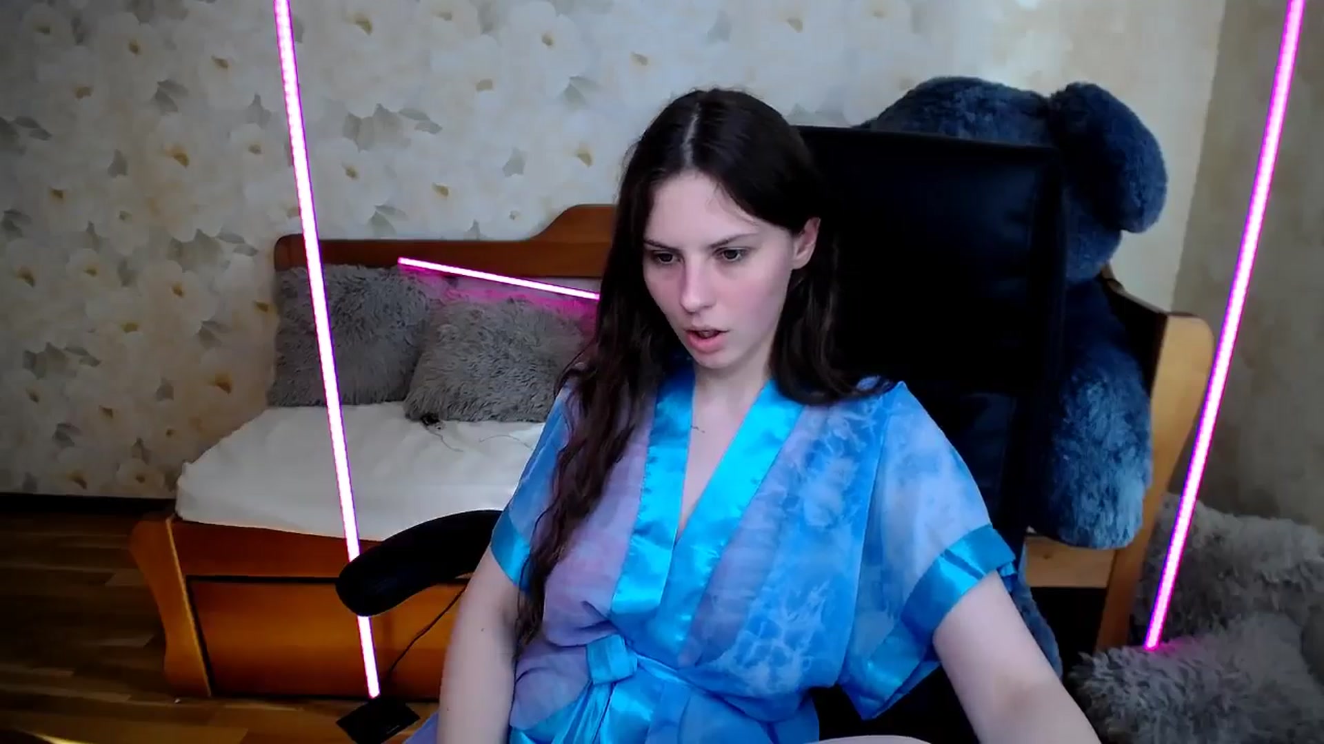 Gallery image thumbnail from Desaura_Lora's myfreecams stream on, 05/18/2025, 14:17 image 4 of 20