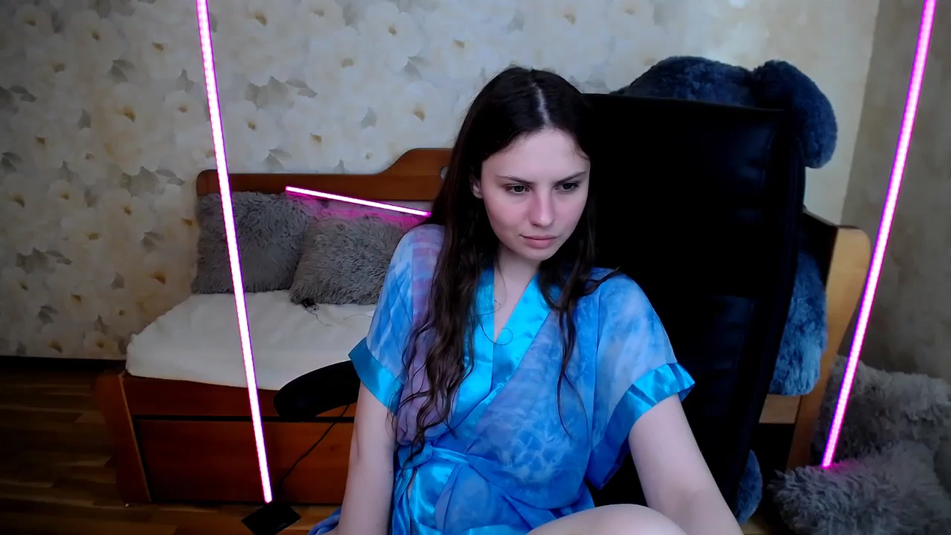Gallery image thumbnail from Desaura_Lora's myfreecams stream on, 05/18/2025, 14:17 image 12 of 20