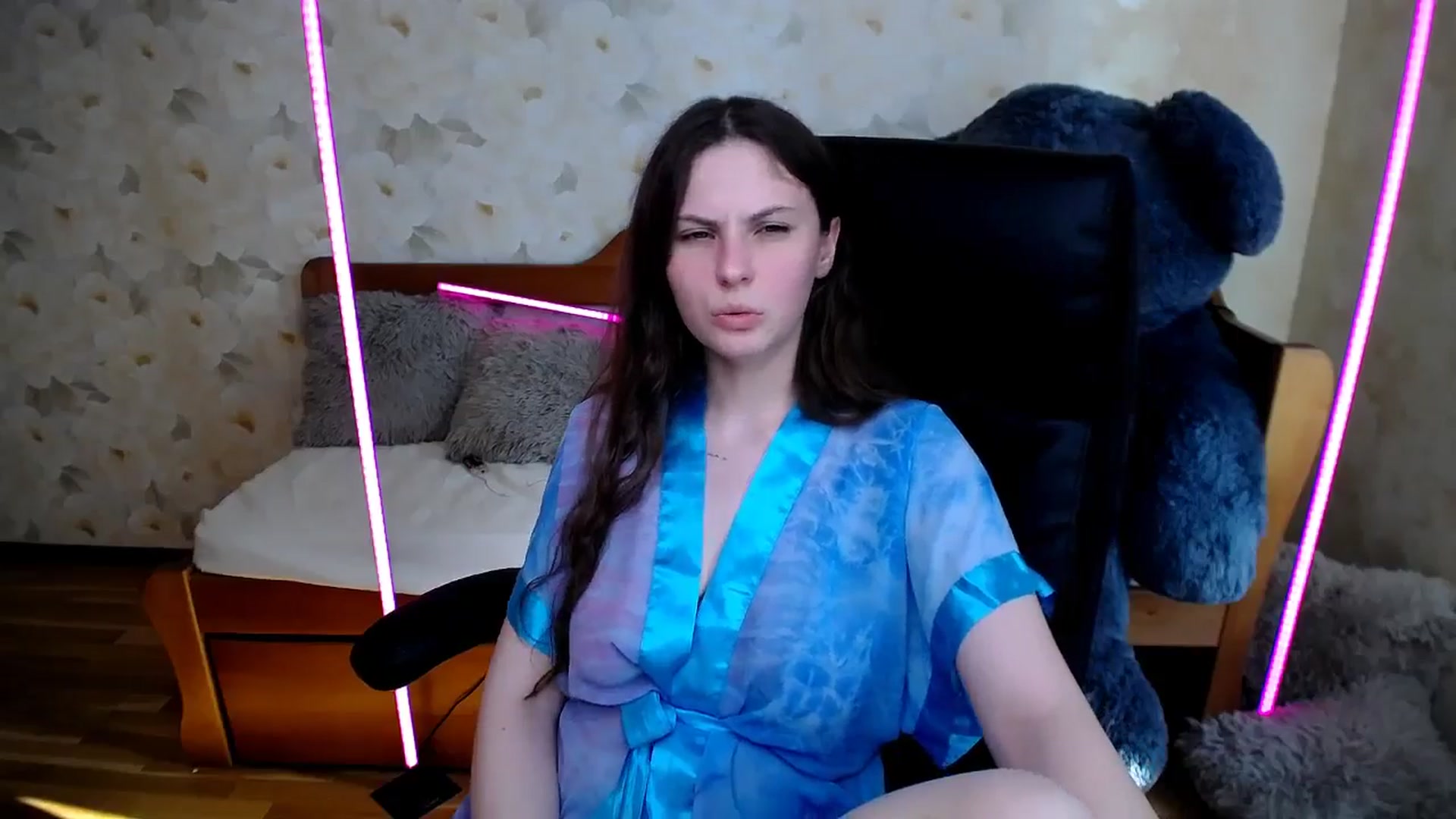 Gallery image thumbnail from Desaura_Lora's myfreecams stream on, 05/18/2025, 14:17 image 3 of 20