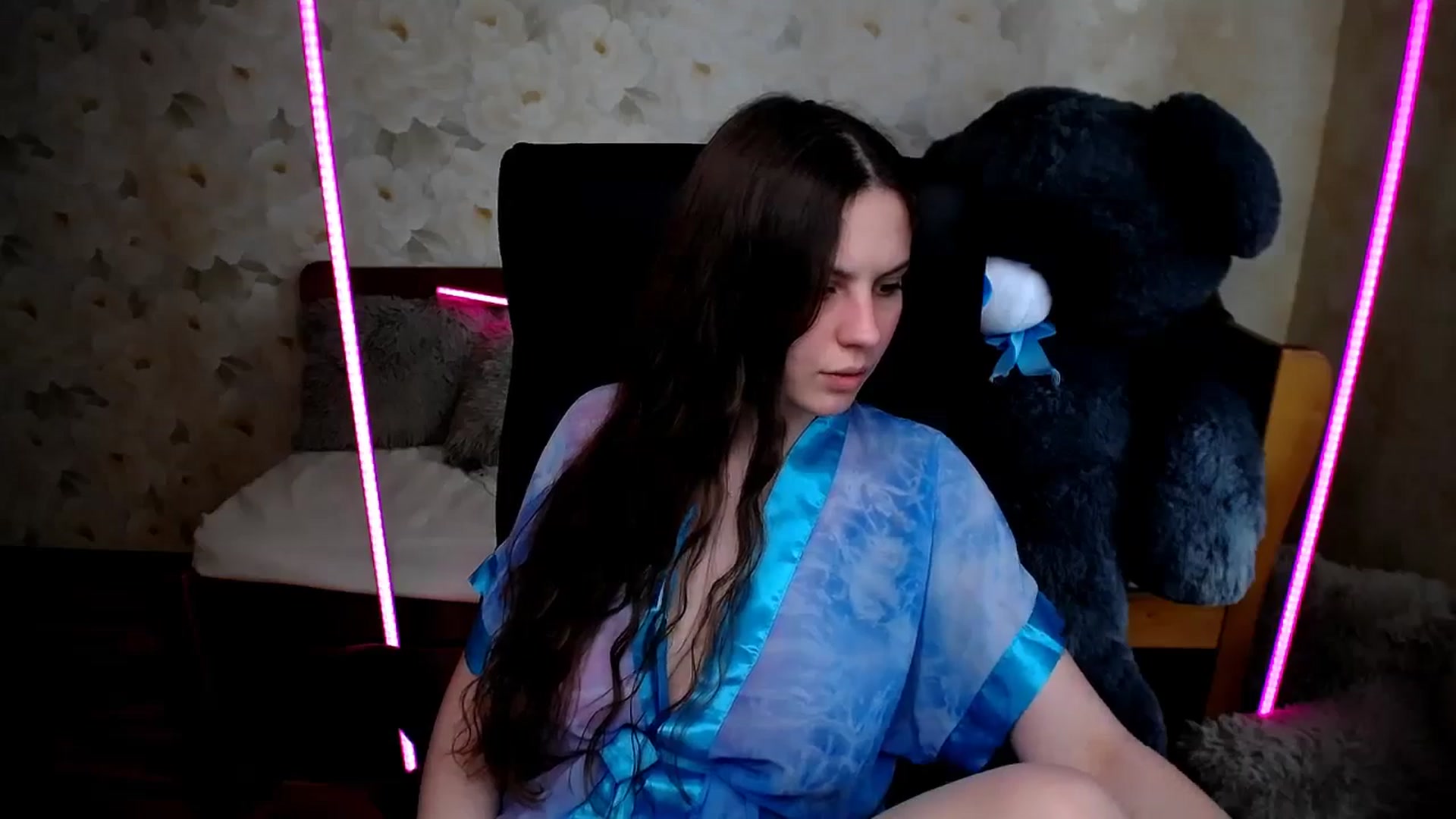 Gallery image thumbnail from Desaura_Lora's myfreecams stream on, 05/18/2025, 14:17 image 20 of 20
