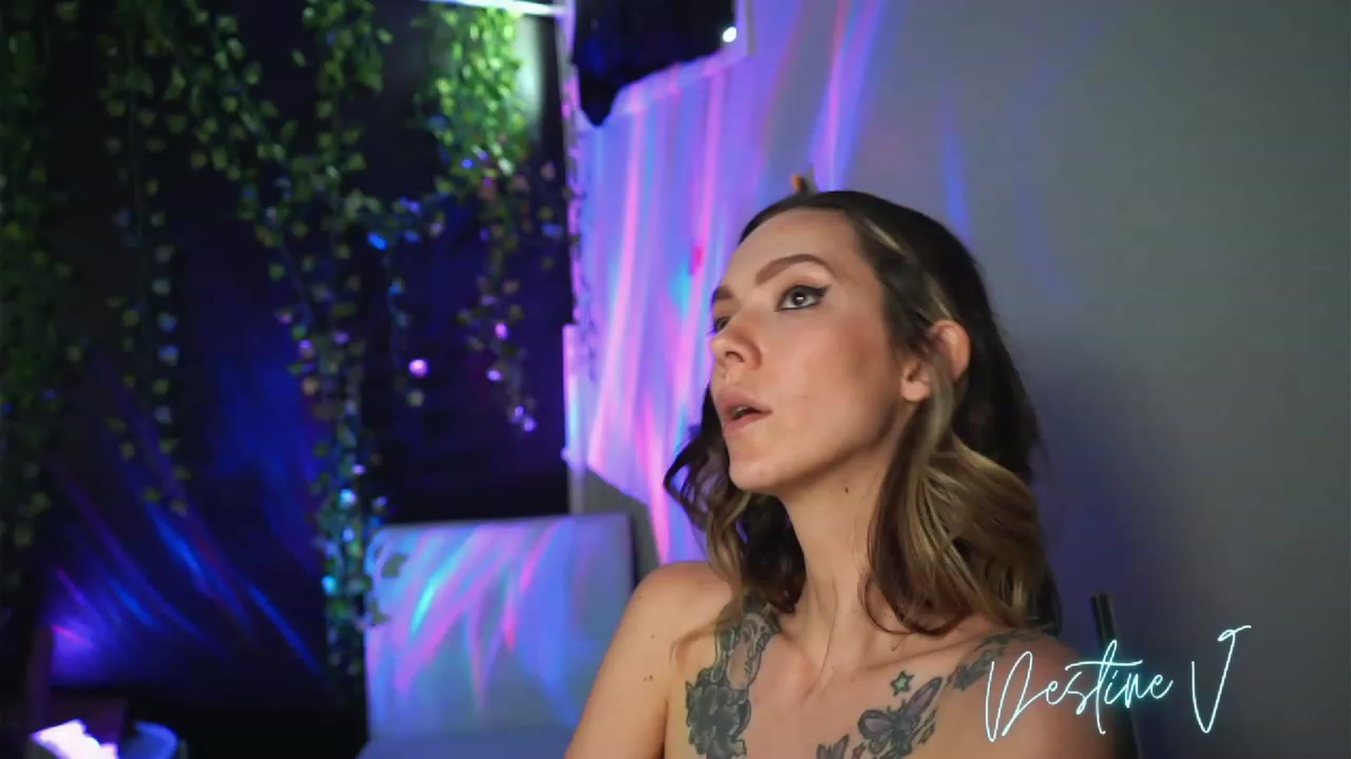 Gallery image thumbnail from DestineV's myfreecams stream on, 04/19/2023, 14:43 image 6 of 20