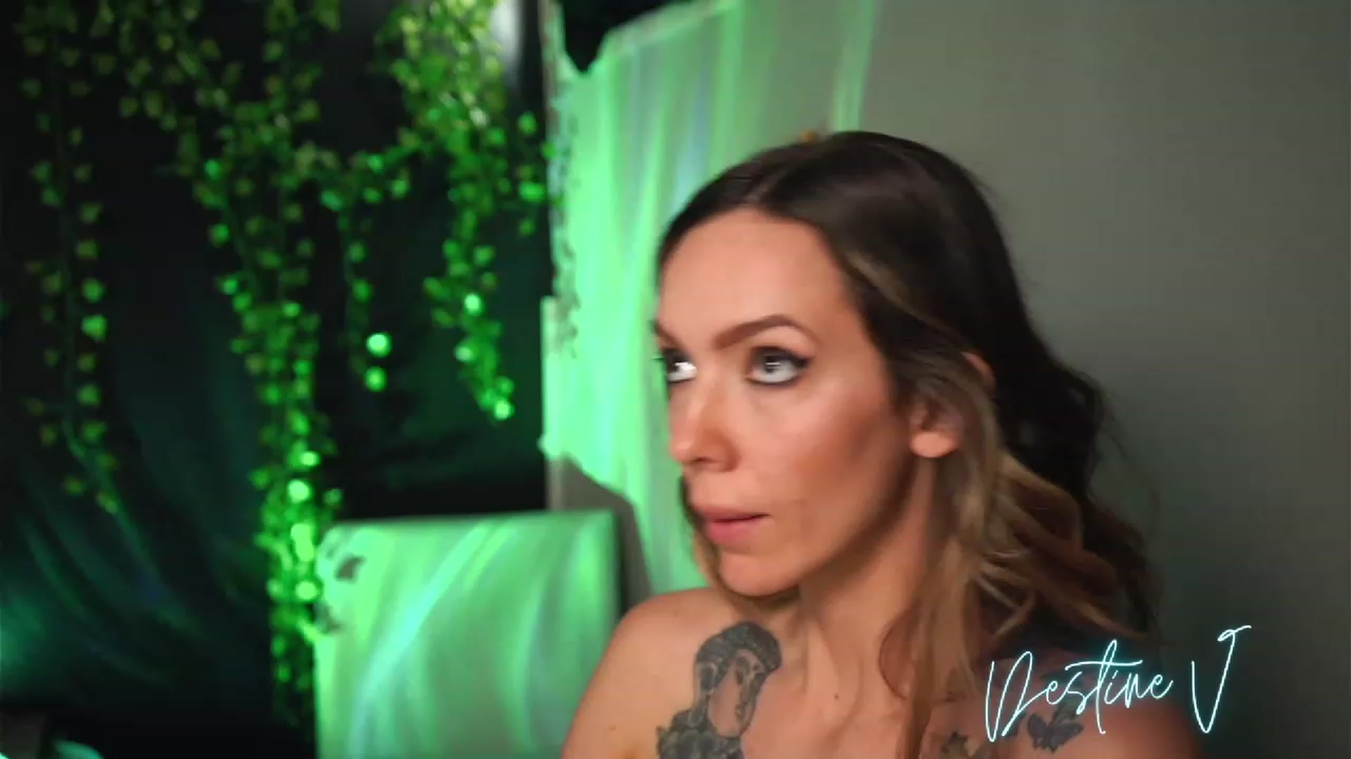 Gallery image thumbnail from DestineV's myfreecams stream on, 04/19/2023, 14:43 image 3 of 20