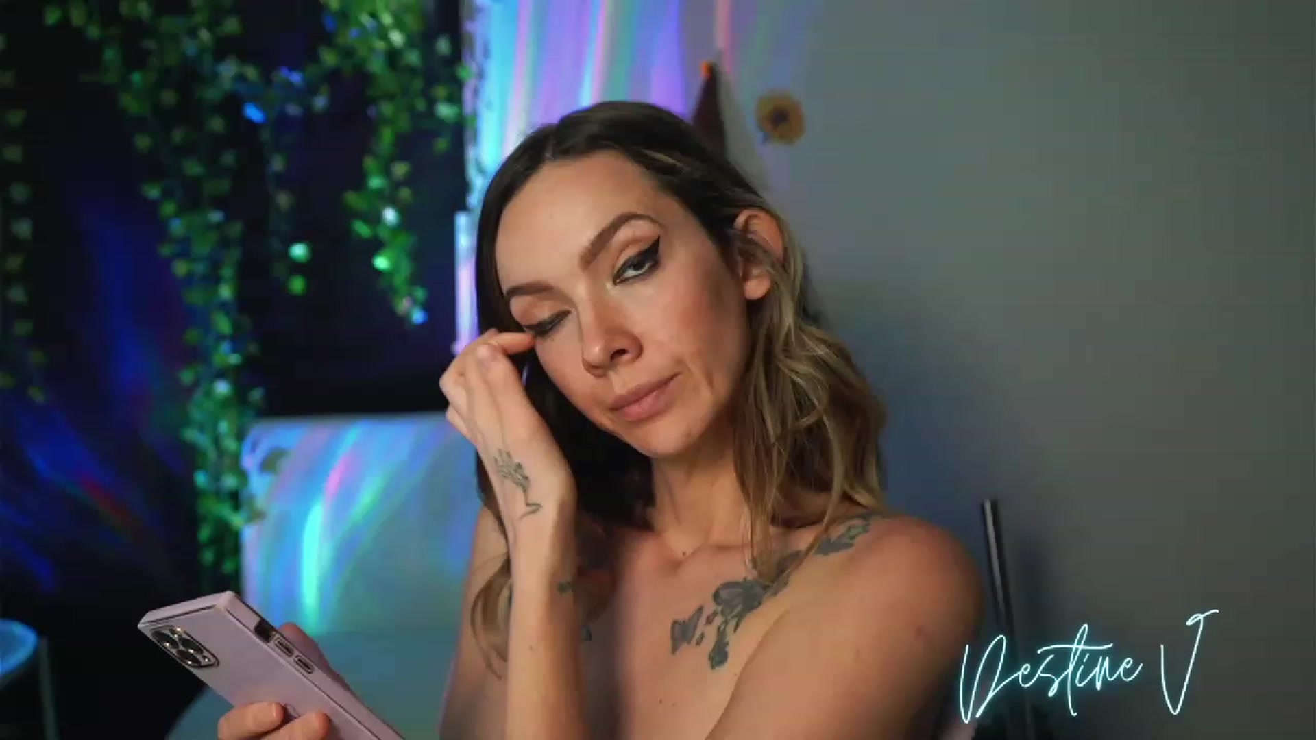 Gallery image thumbnail from DestineV's myfreecams stream on, 04/19/2023, 14:43 image 7 of 20