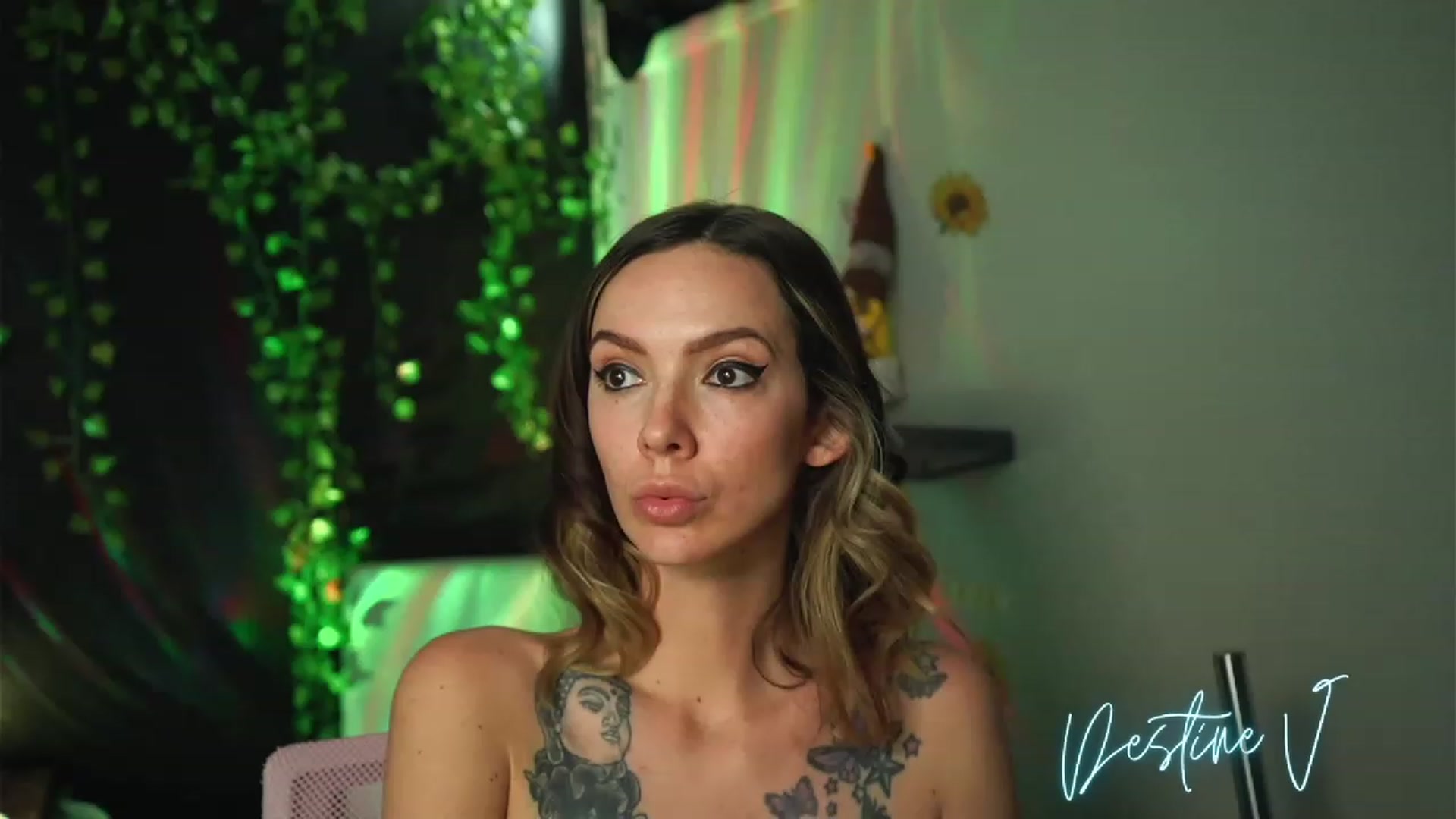 Gallery image thumbnail from DestineV's myfreecams stream on, 04/19/2023, 14:43 image 2 of 20