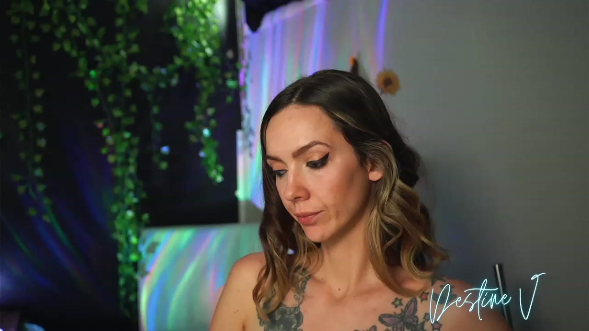 Gallery image thumbnail from DestineV's myfreecams stream on, 04/19/2023, 14:43 image 1 of 20