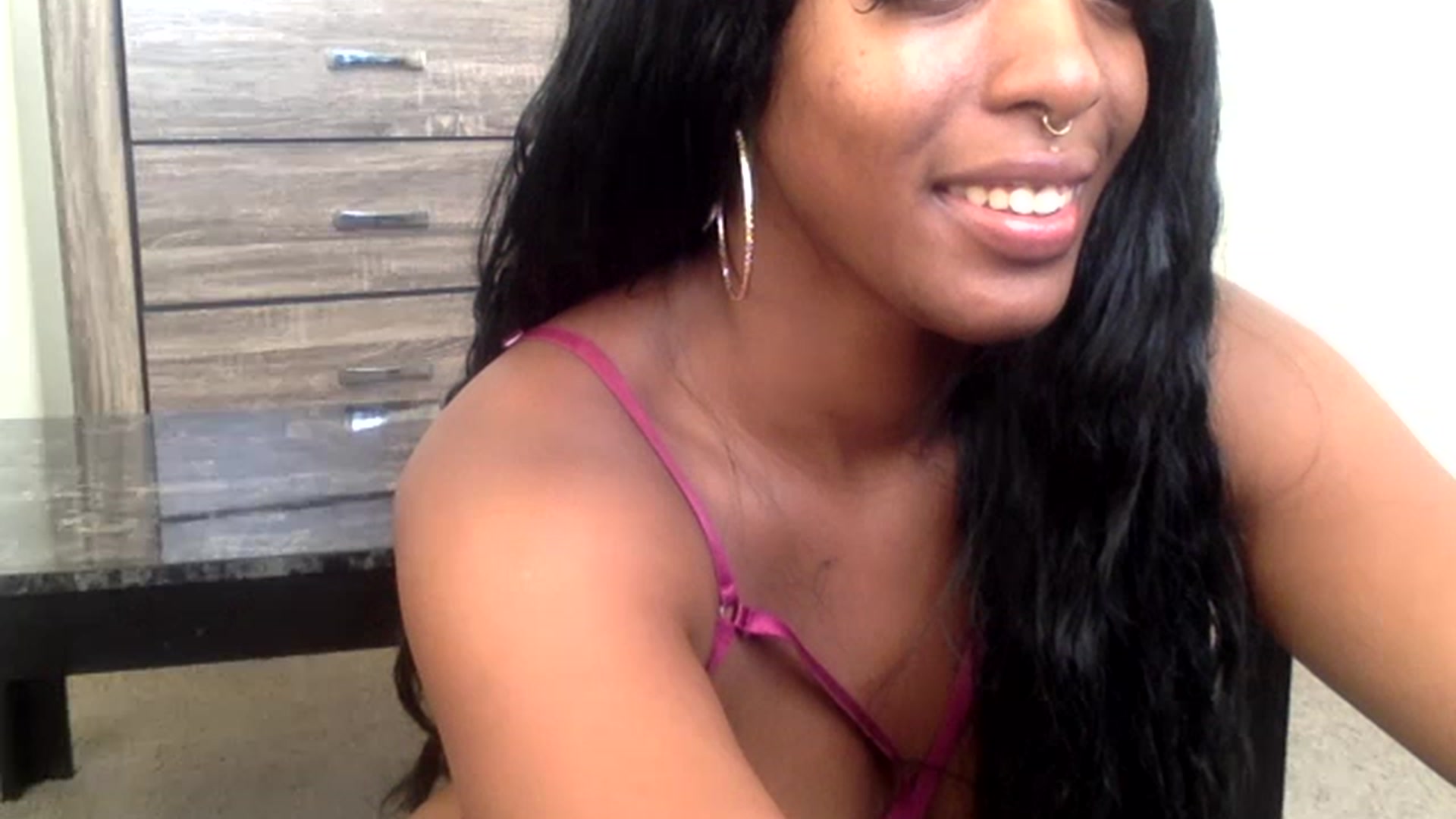 Gallery image thumbnail from DestinyAdams's myfreecams stream on, 12/25/2022, 23:29 image 17 of 20