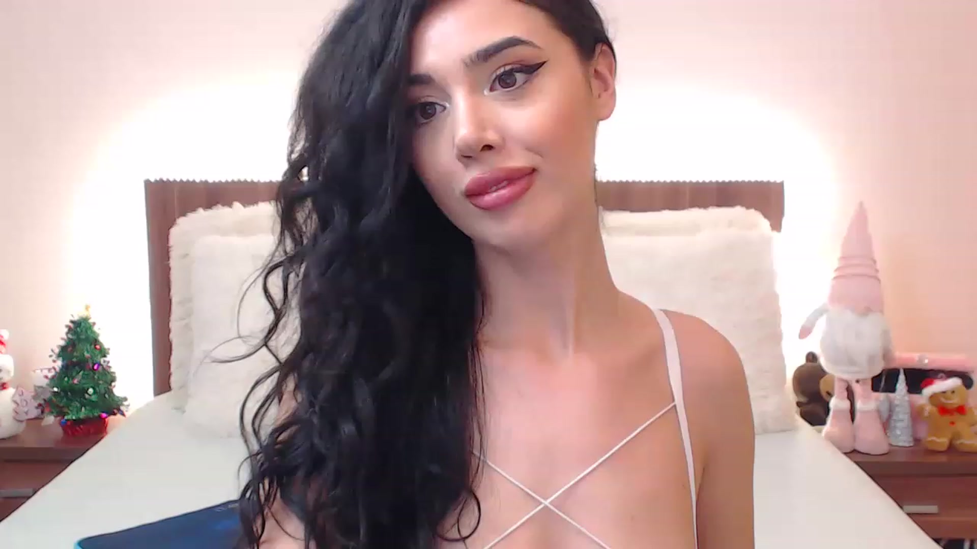 Gallery image thumbnail from DestinyFox1's myfreecams stream on, 12/21/2022, 13:05 image 3 of 20