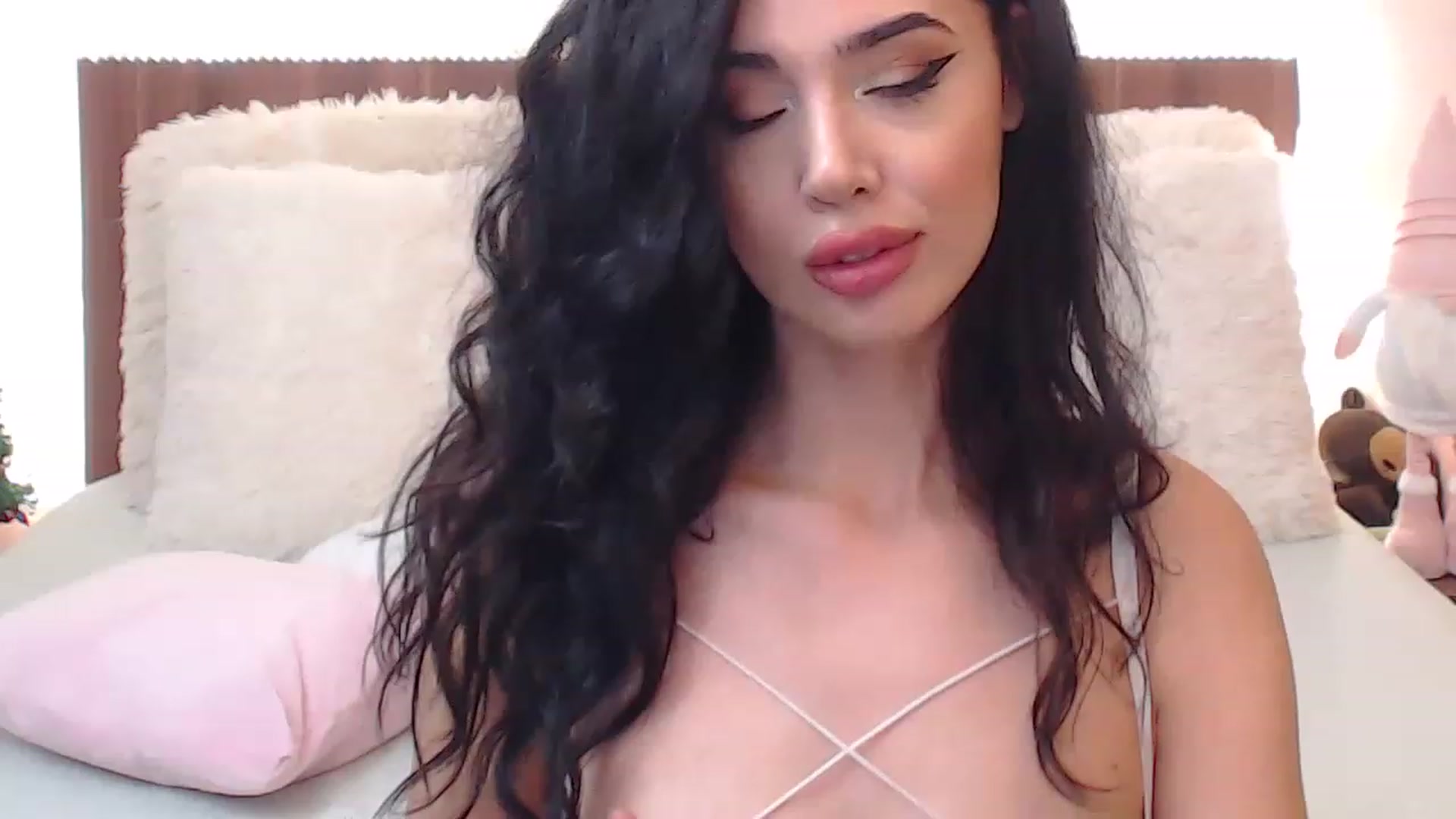 Gallery image thumbnail from DestinyFox1's myfreecams stream on, 12/21/2022, 13:05 image 18 of 20