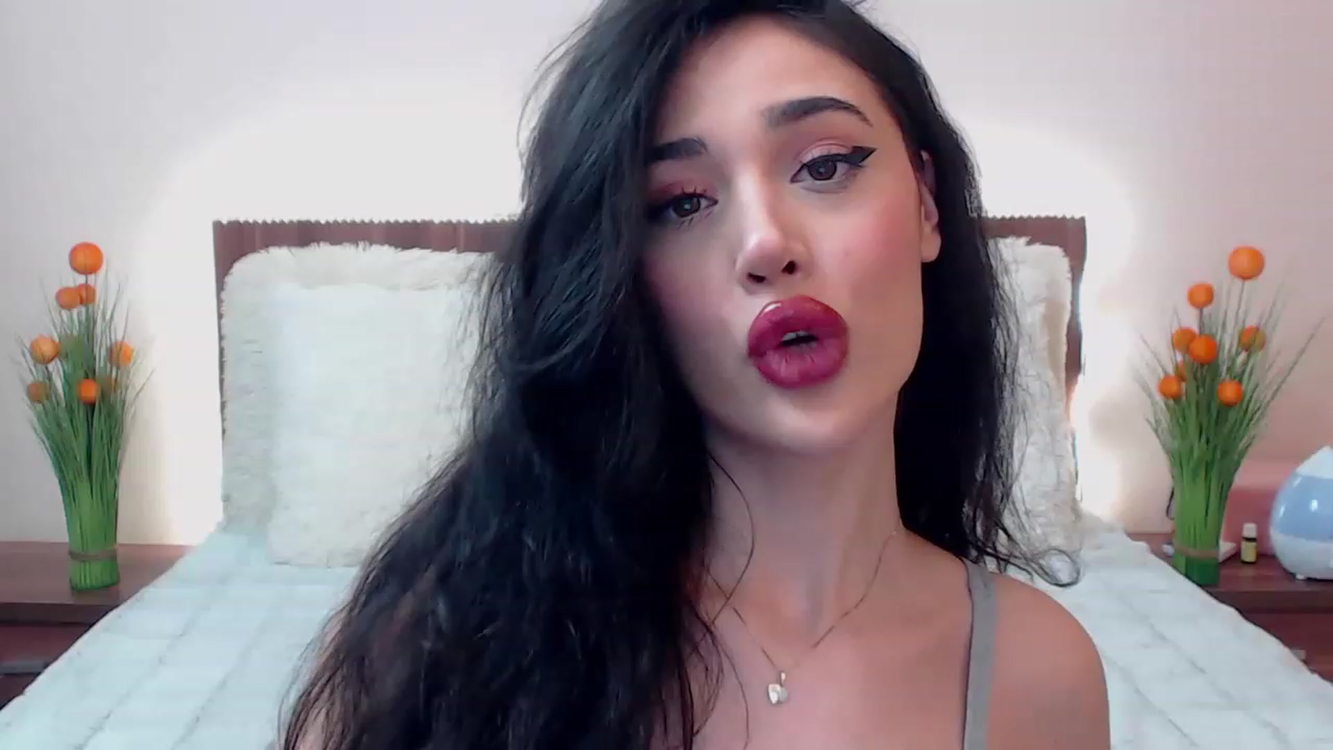 Gallery image thumbnail from DestinyFox1's myfreecams stream on, 03/17/2023, 10:50 image 2 of 20