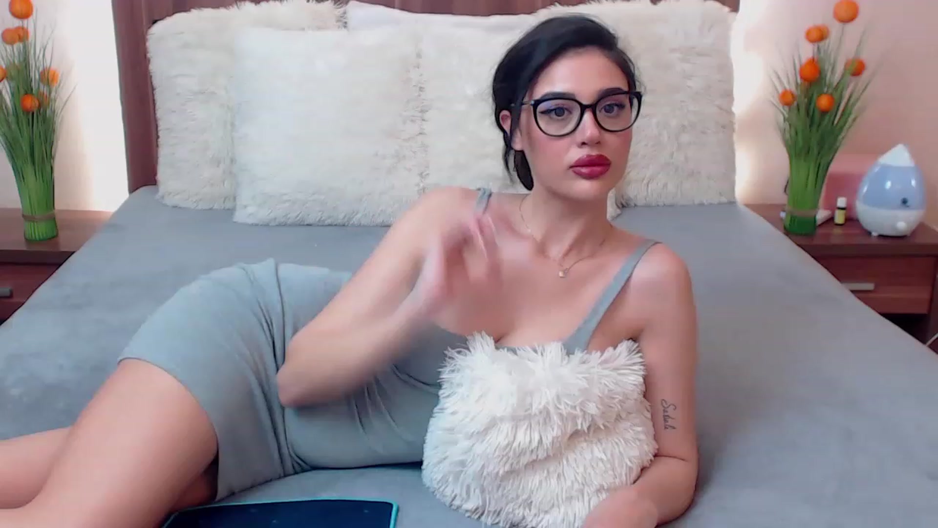 Gallery image thumbnail from DestinyFox1's myfreecams stream on, 03/17/2023, 11:38 image 2 of 20