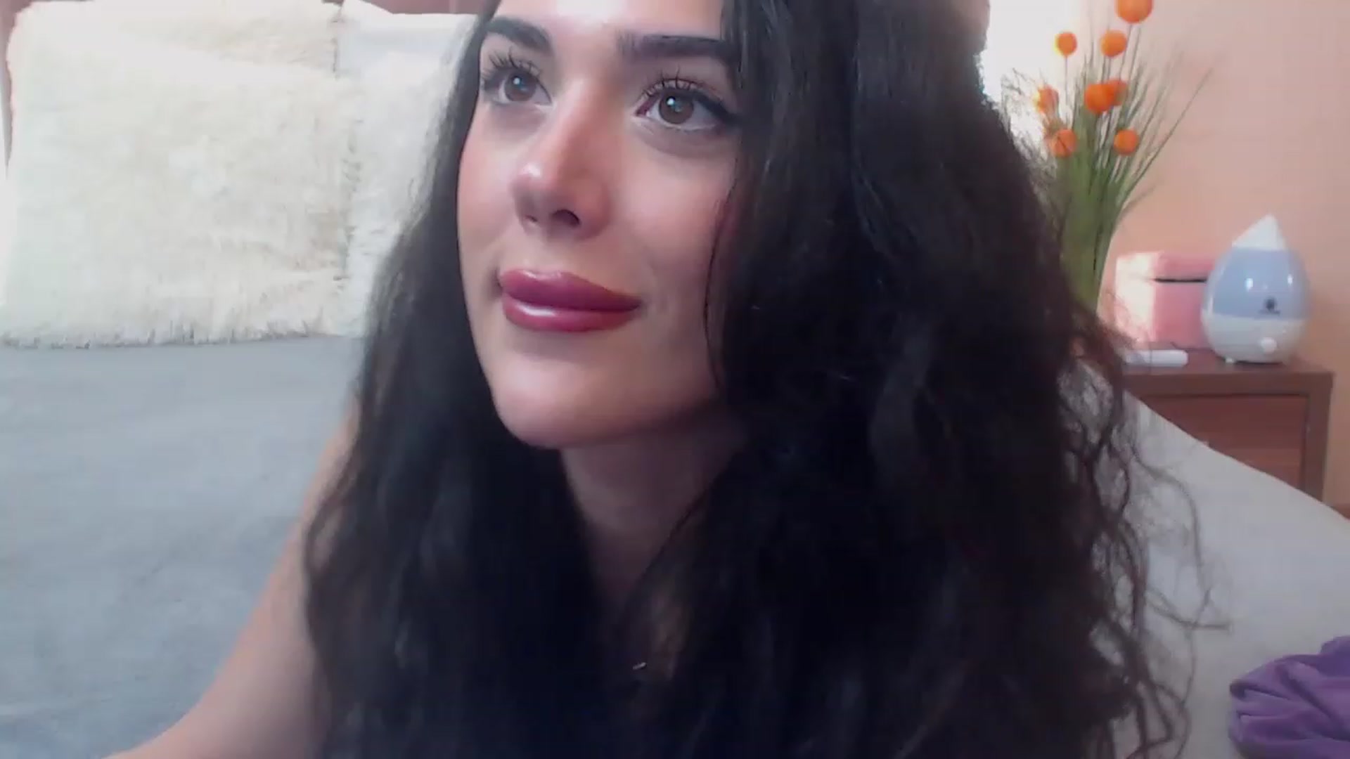 Gallery image thumbnail from DestinyFox1's myfreecams stream on, 03/19/2023, 11:57 image 10 of 20