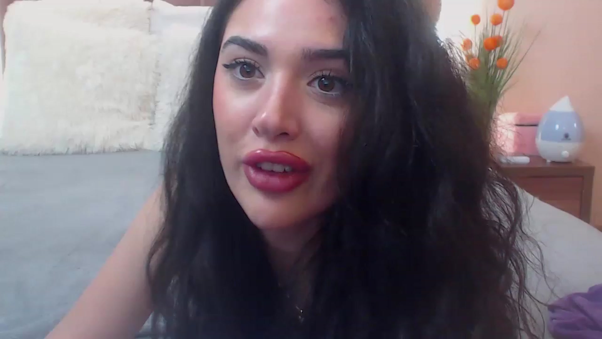 Gallery image thumbnail from DestinyFox1's myfreecams stream on, 03/19/2023, 11:57 image 11 of 20