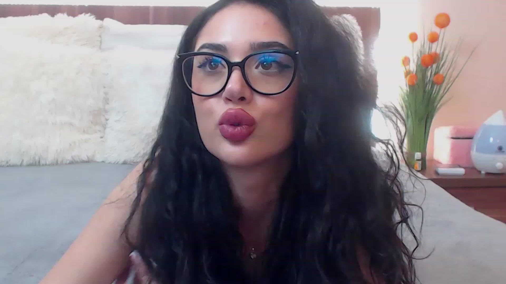 Gallery image thumbnail from DestinyFox1's myfreecams stream on, 03/19/2023, 11:57 image 8 of 20