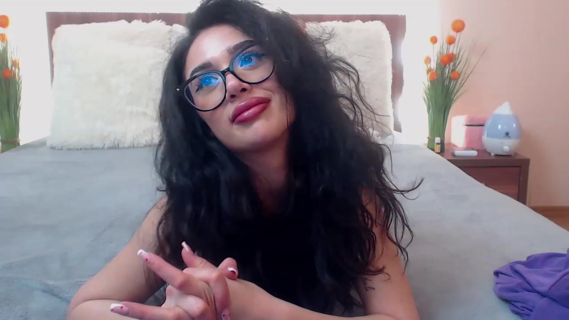 Gallery image thumbnail from DestinyFox1's myfreecams stream on, 03/19/2023, 11:57 image 7 of 20