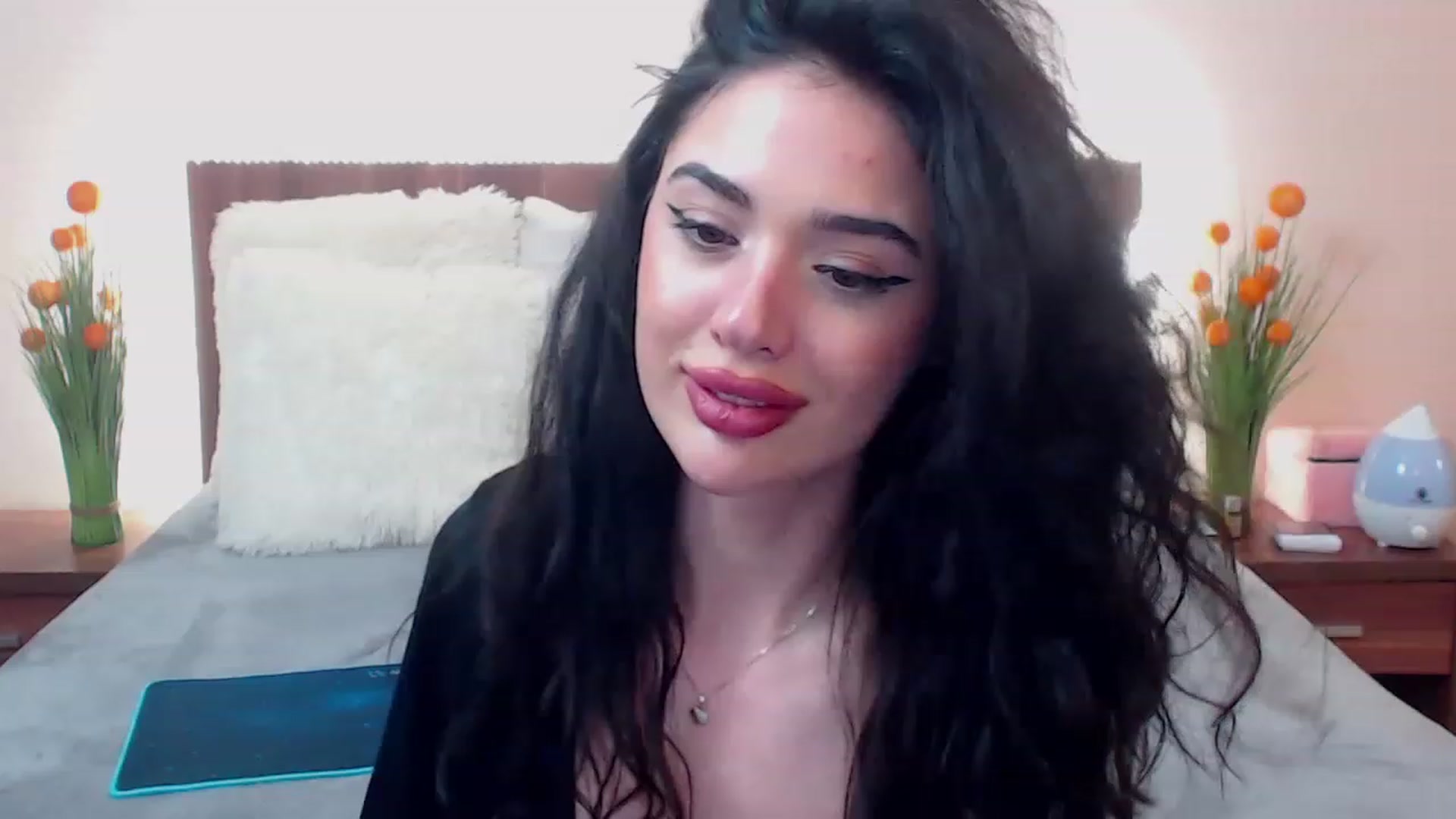 Gallery image thumbnail from DestinyFox1's myfreecams stream on, 03/19/2023, 12:27 image 6 of 20