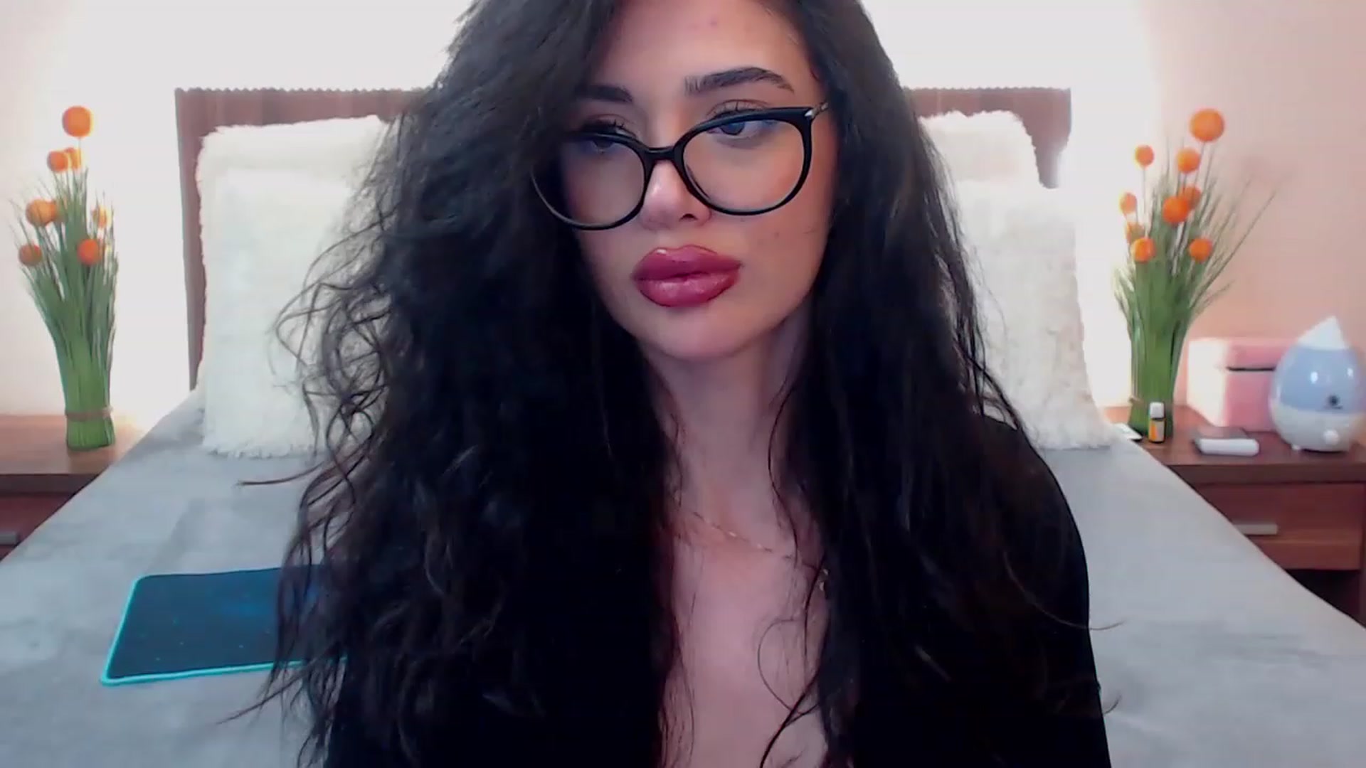 Gallery image thumbnail from DestinyFox1's myfreecams stream on, 03/19/2023, 12:27 image 19 of 20