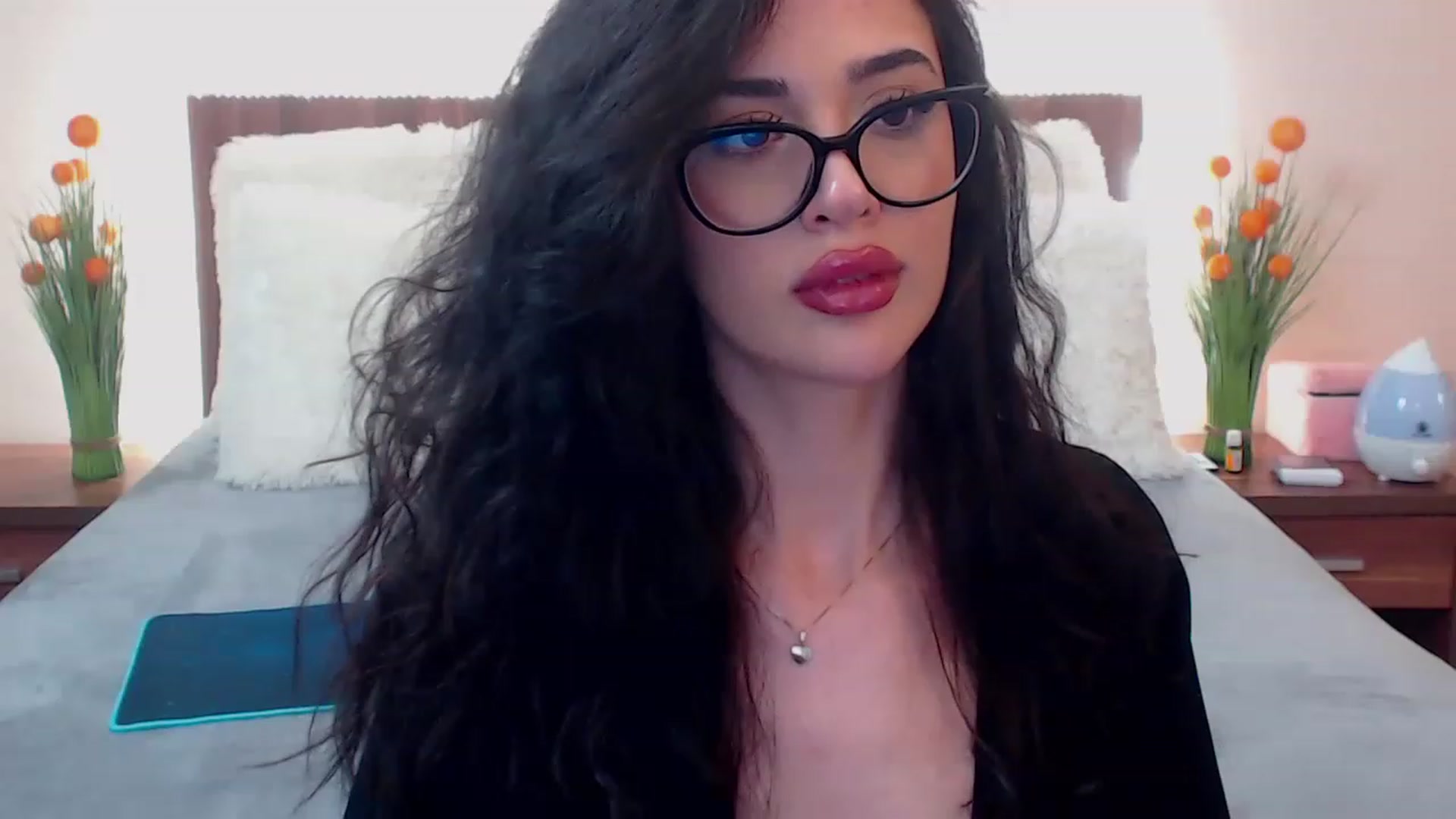 Gallery image thumbnail from DestinyFox1's myfreecams stream on, 03/19/2023, 12:27 image 16 of 20