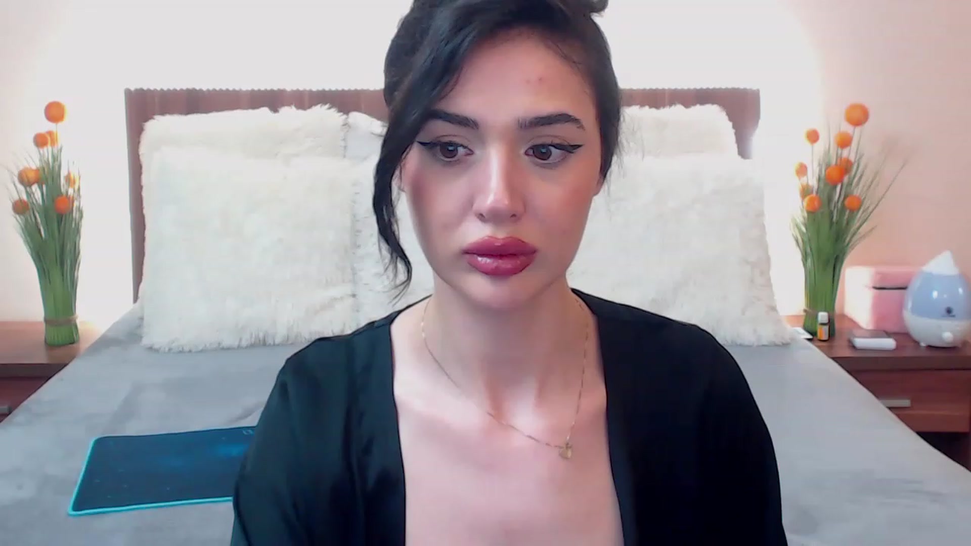 Gallery image thumbnail from DestinyFox1's myfreecams stream on, 03/19/2023, 12:39 image 10 of 20