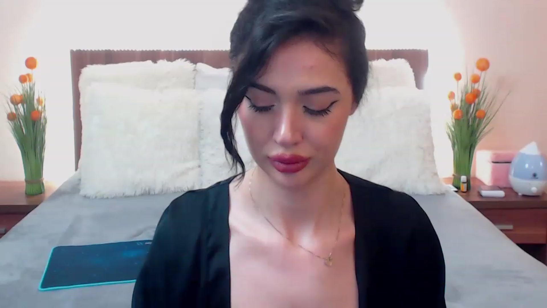 Gallery image thumbnail from DestinyFox1's myfreecams stream on, 03/19/2023, 12:39 image 12 of 20