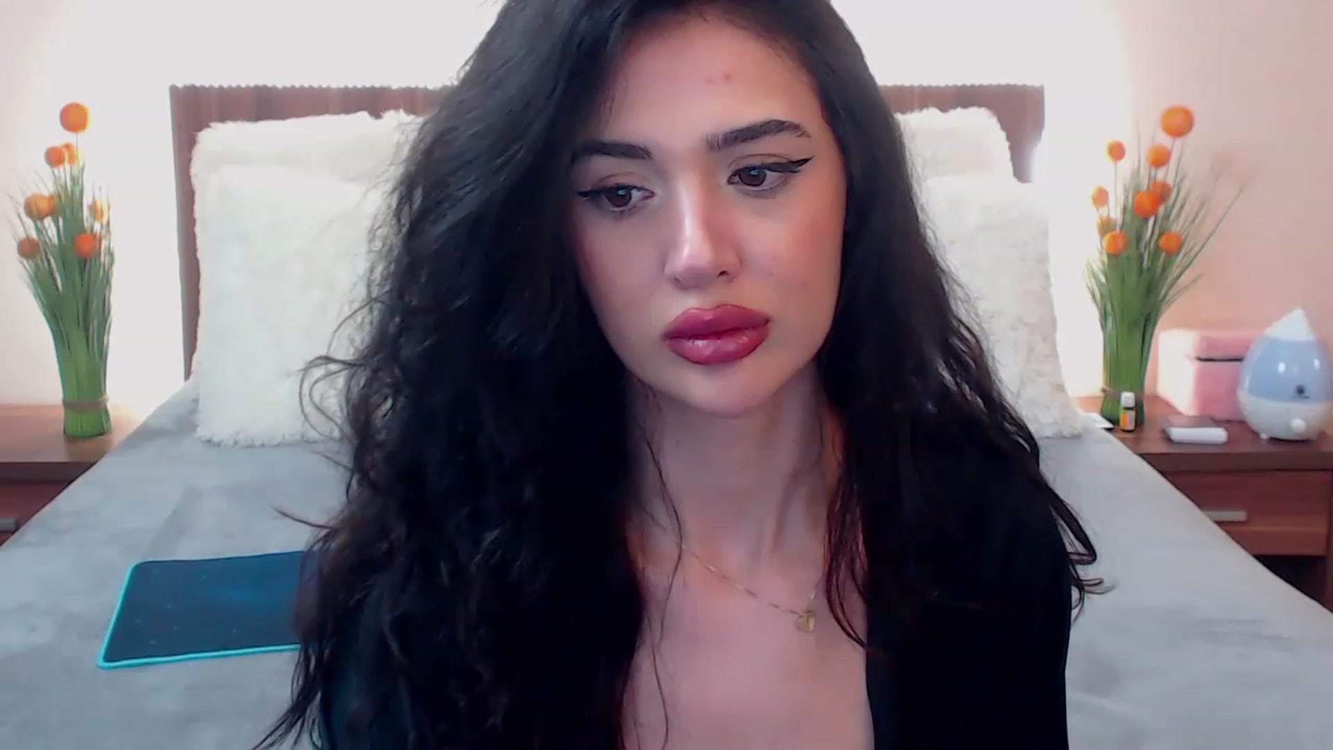 Gallery image thumbnail from DestinyFox1's myfreecams stream on, 03/19/2023, 12:39 image 6 of 20