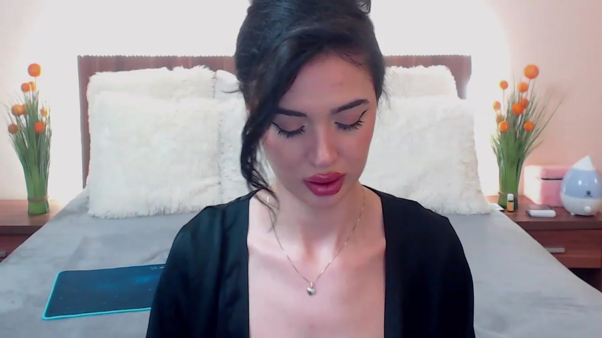 Gallery image thumbnail from DestinyFox1's myfreecams stream on, 03/19/2023, 12:39 image 18 of 20