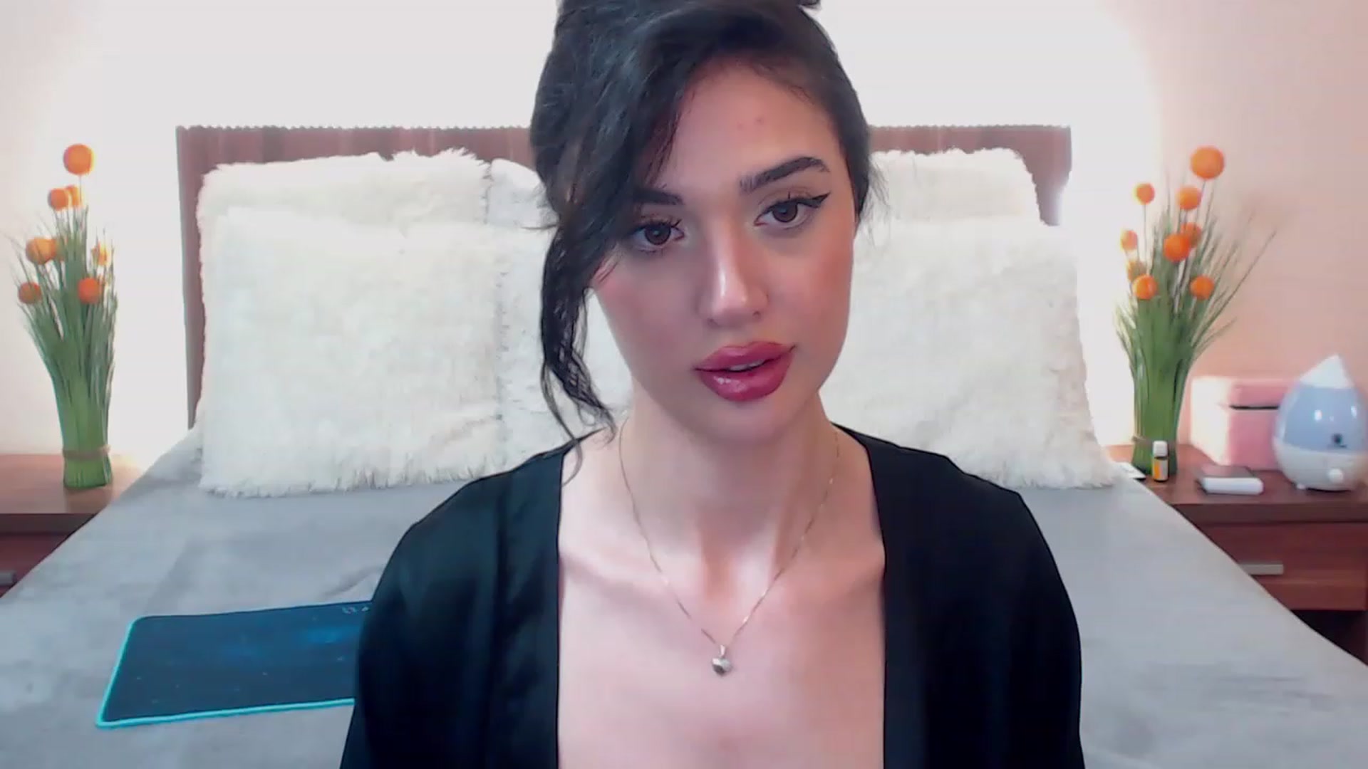 Gallery image thumbnail from DestinyFox1's myfreecams stream on, 03/19/2023, 12:39 image 17 of 20