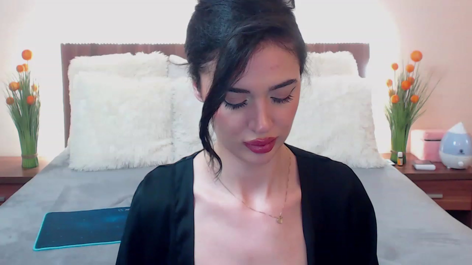 Gallery image thumbnail from DestinyFox1's myfreecams stream on, 03/19/2023, 12:39 image 13 of 20