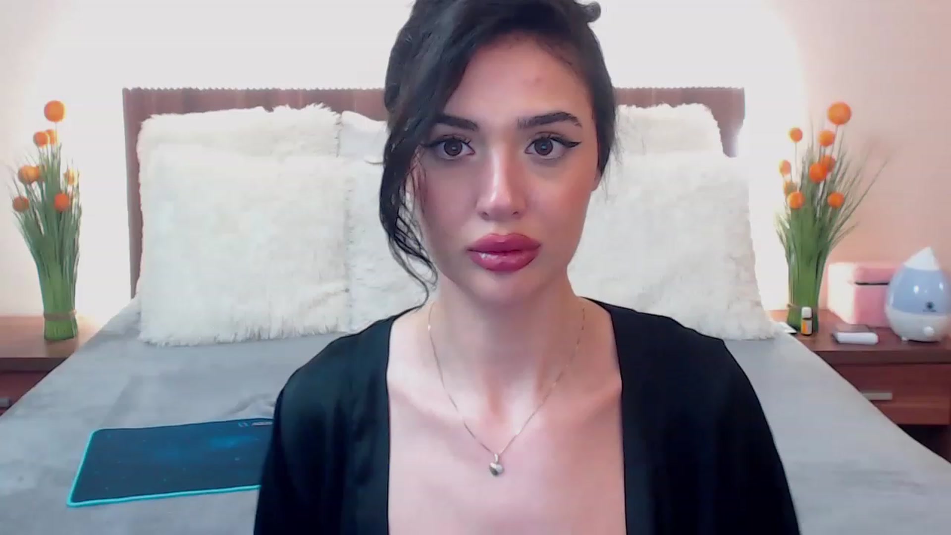 Gallery image thumbnail from DestinyFox1's myfreecams stream on, 03/19/2023, 12:39 image 19 of 20