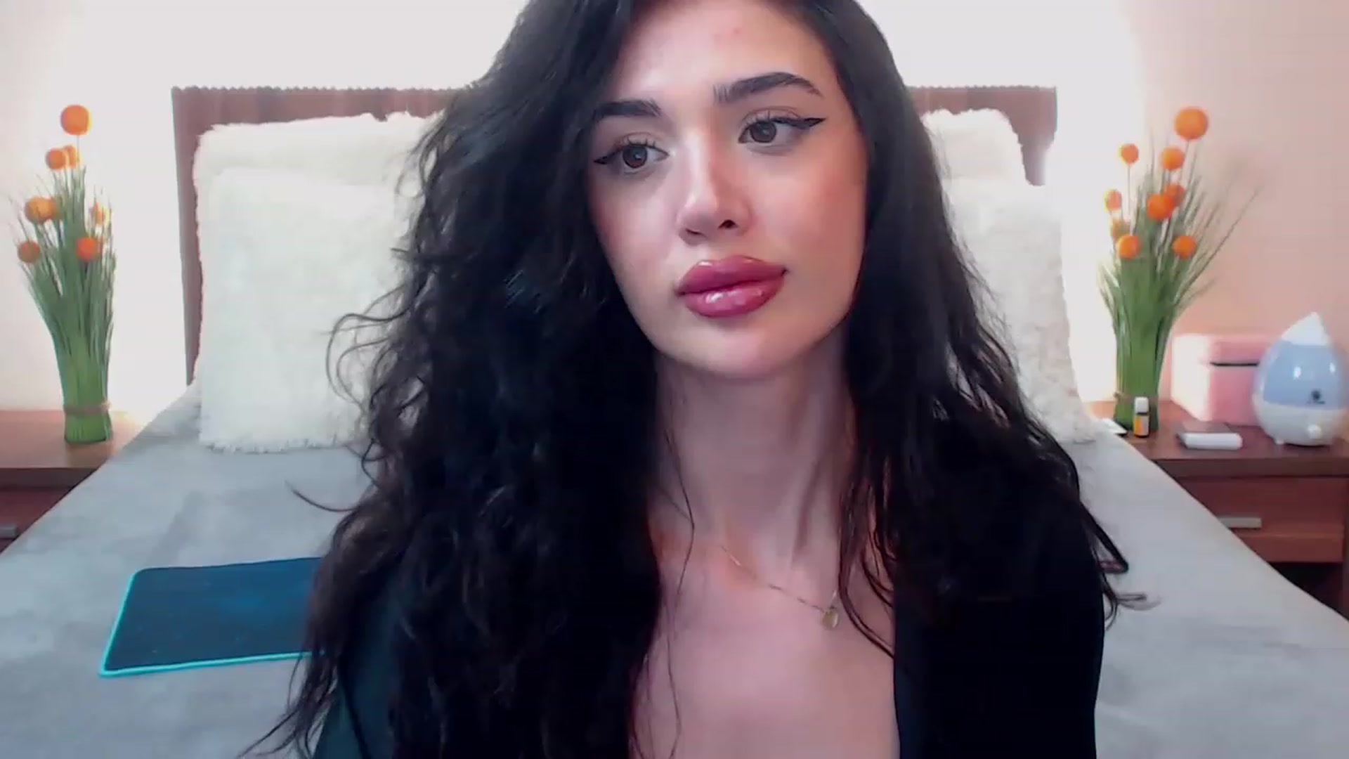 Gallery image thumbnail from DestinyFox1's myfreecams stream on, 03/19/2023, 12:39 image 7 of 20