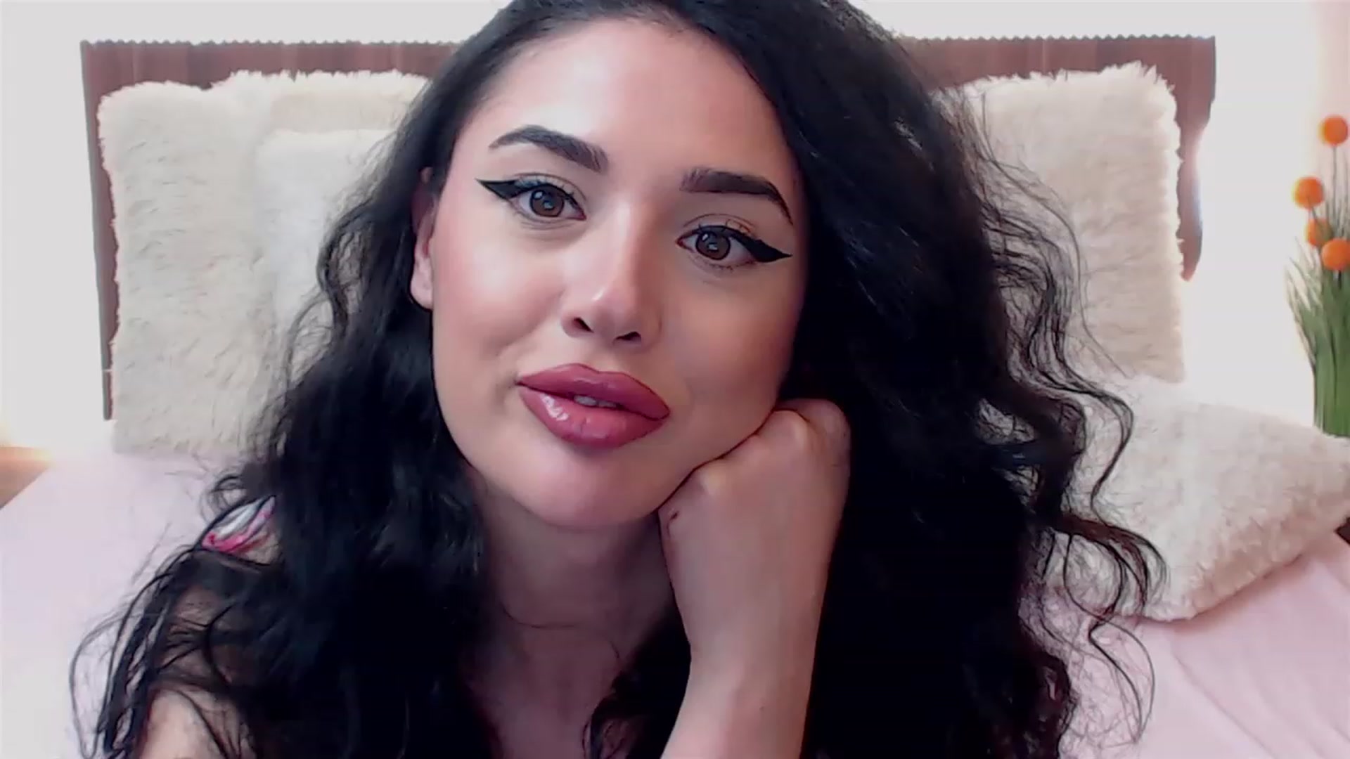 Gallery image thumbnail from DestinyFox1's myfreecams stream on, 04/13/2023, 15:01 image 19 of 20
