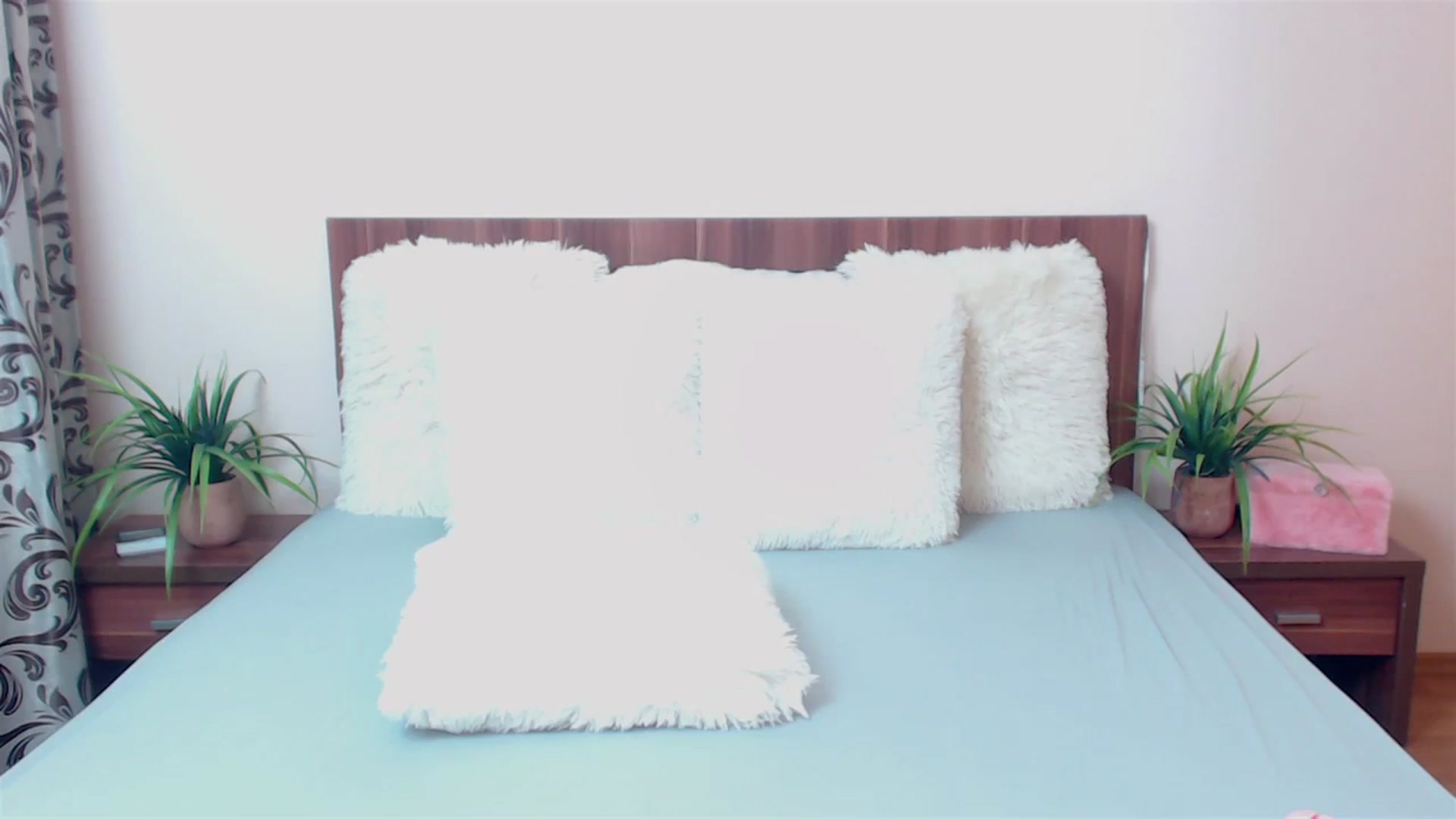 Gallery image thumbnail from DestinyFox1's myfreecams stream on, 09/18/2023, 05:20 image 15 of 20